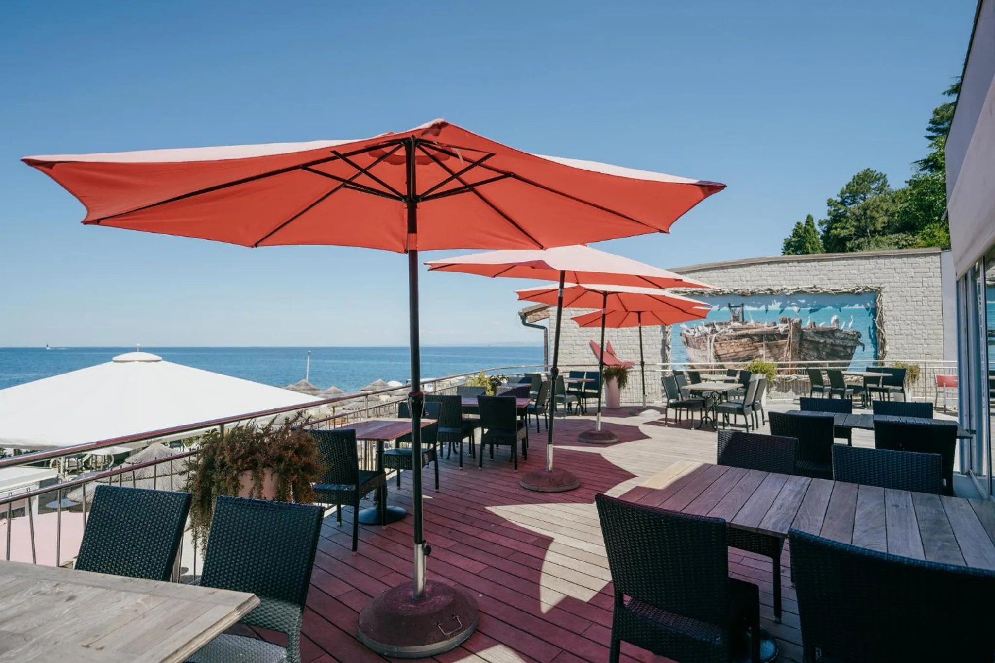 Restaurant/places to eat in Barbara Piran Beach Hotel