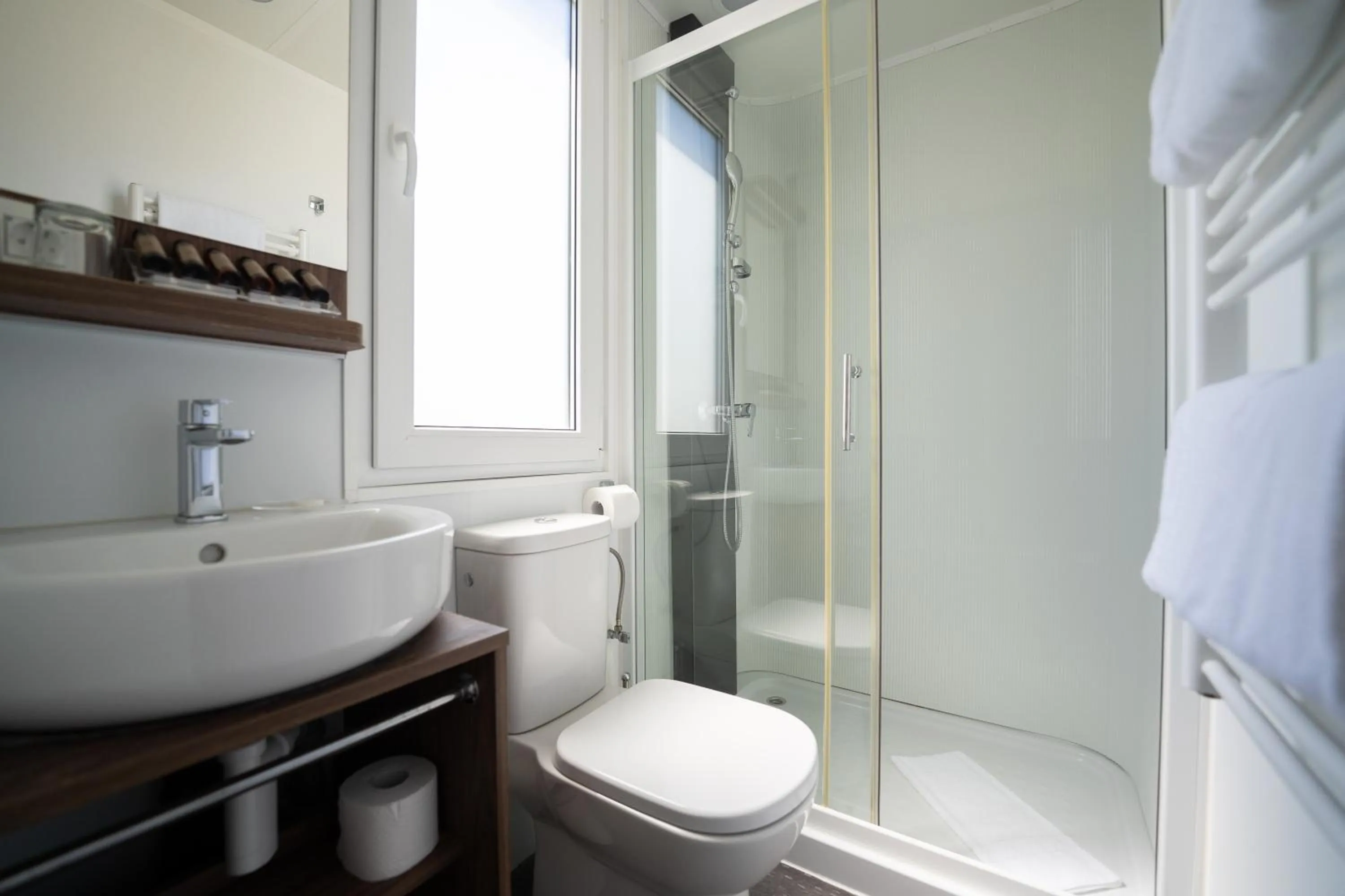 Shower in Barbara Piran Beach Hotel