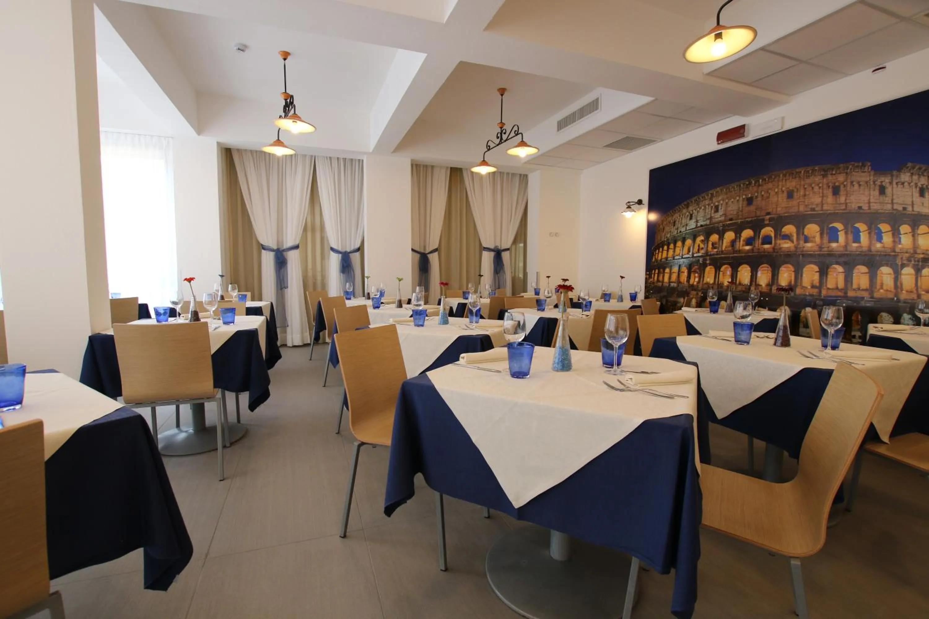 Restaurant/places to eat in Eraclea Palace Appartements