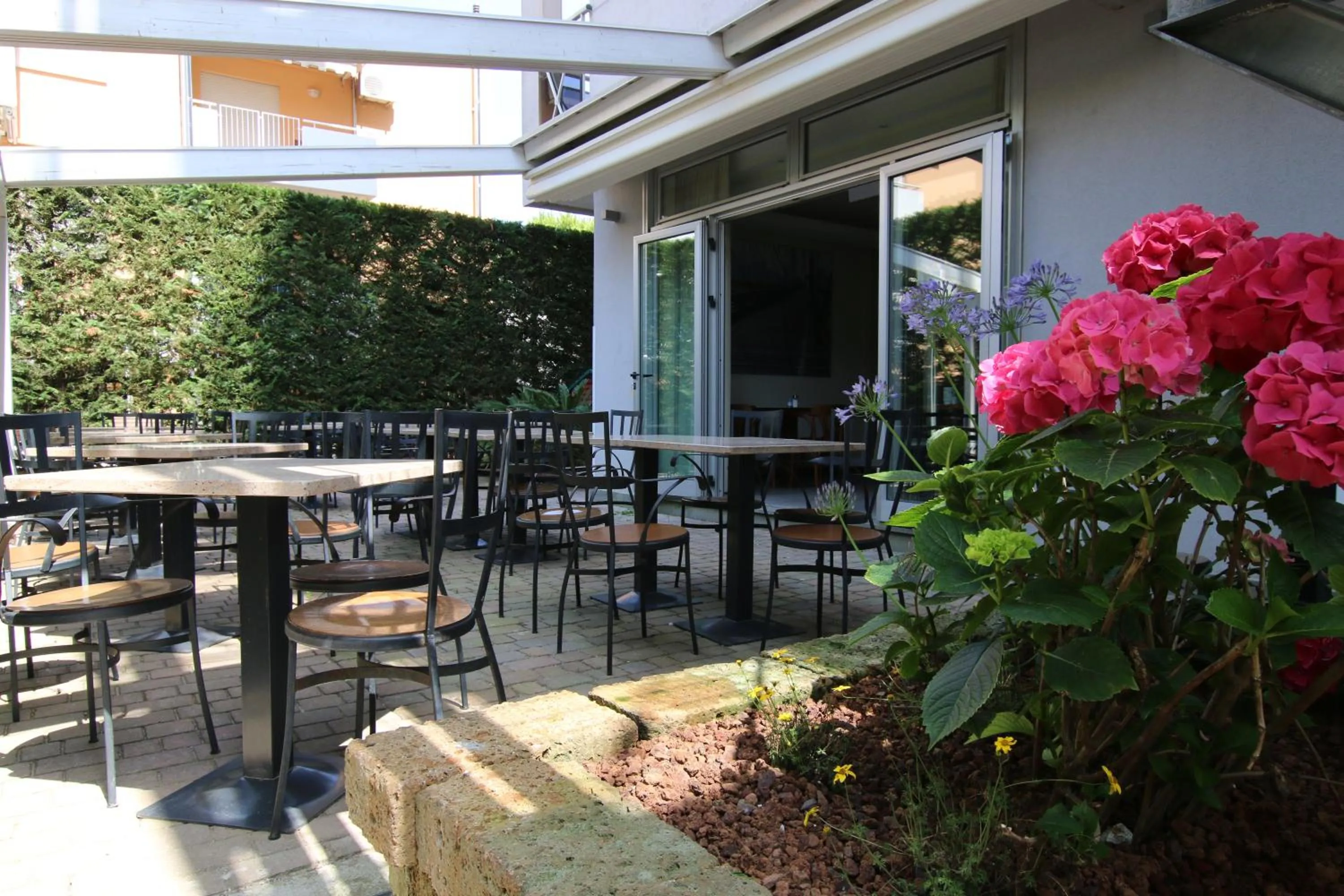 Restaurant/places to eat in Eraclea Palace Appartements