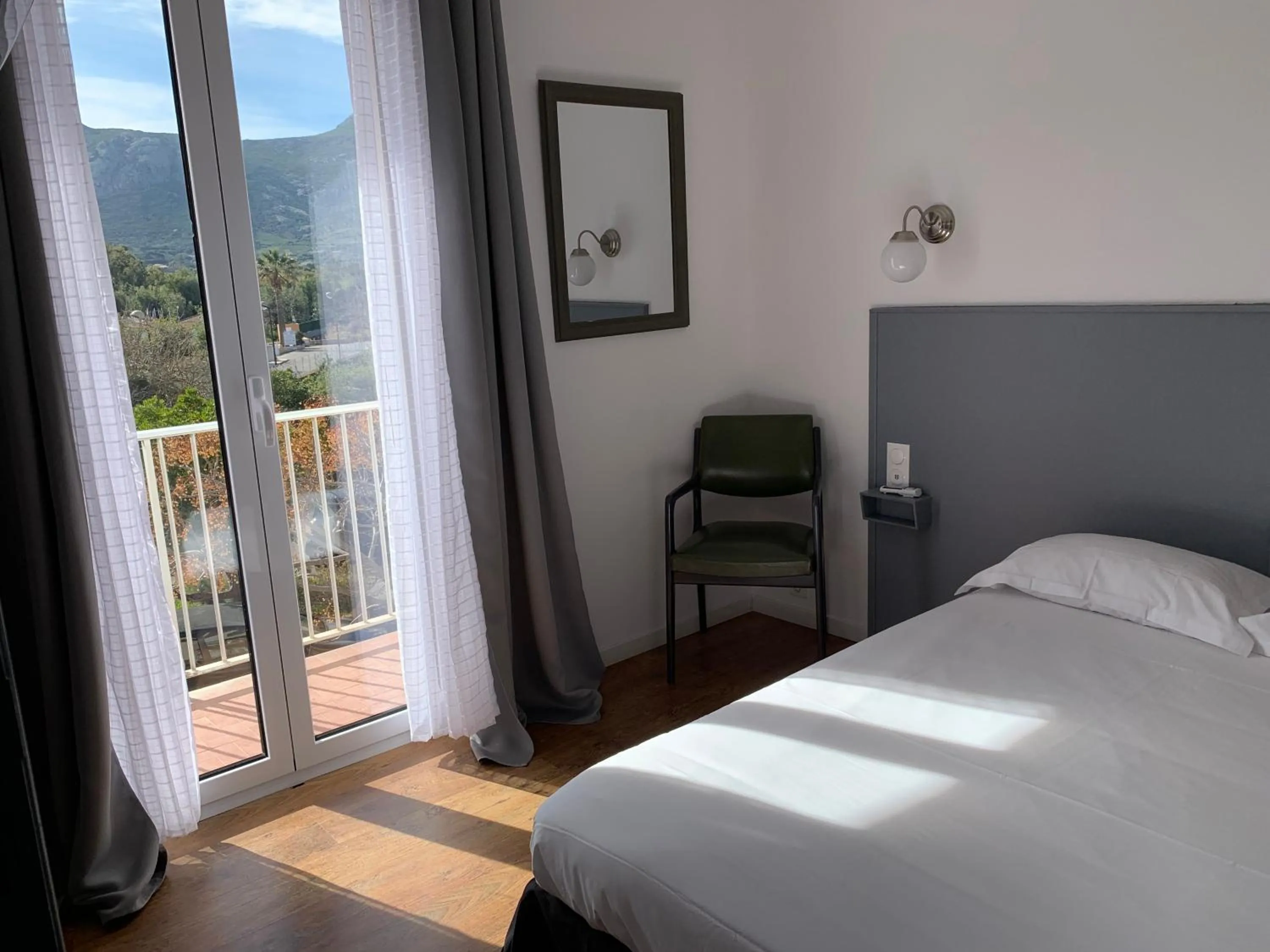 Bedroom, Bed in Hôtel les Arbousiers