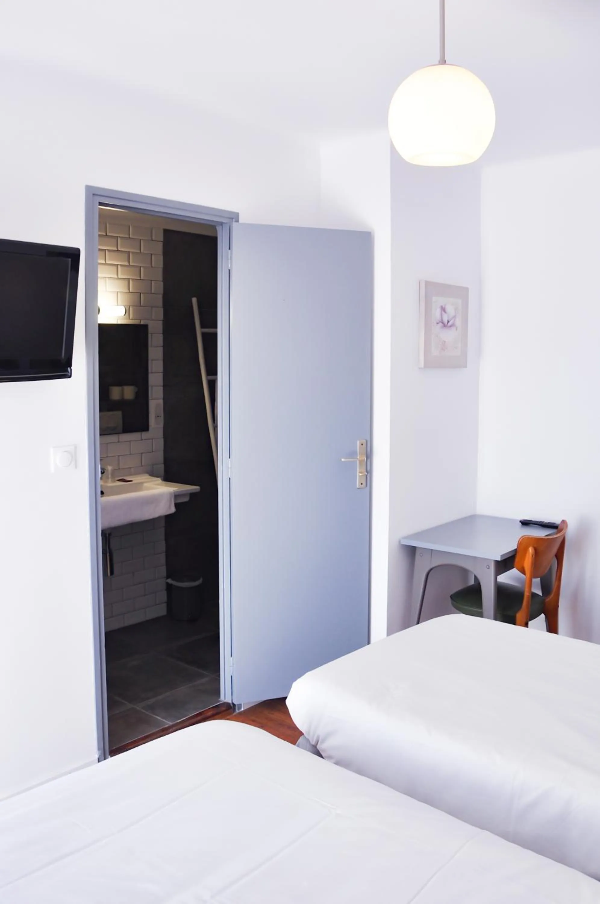 Bedroom, Bed in Hôtel les Arbousiers