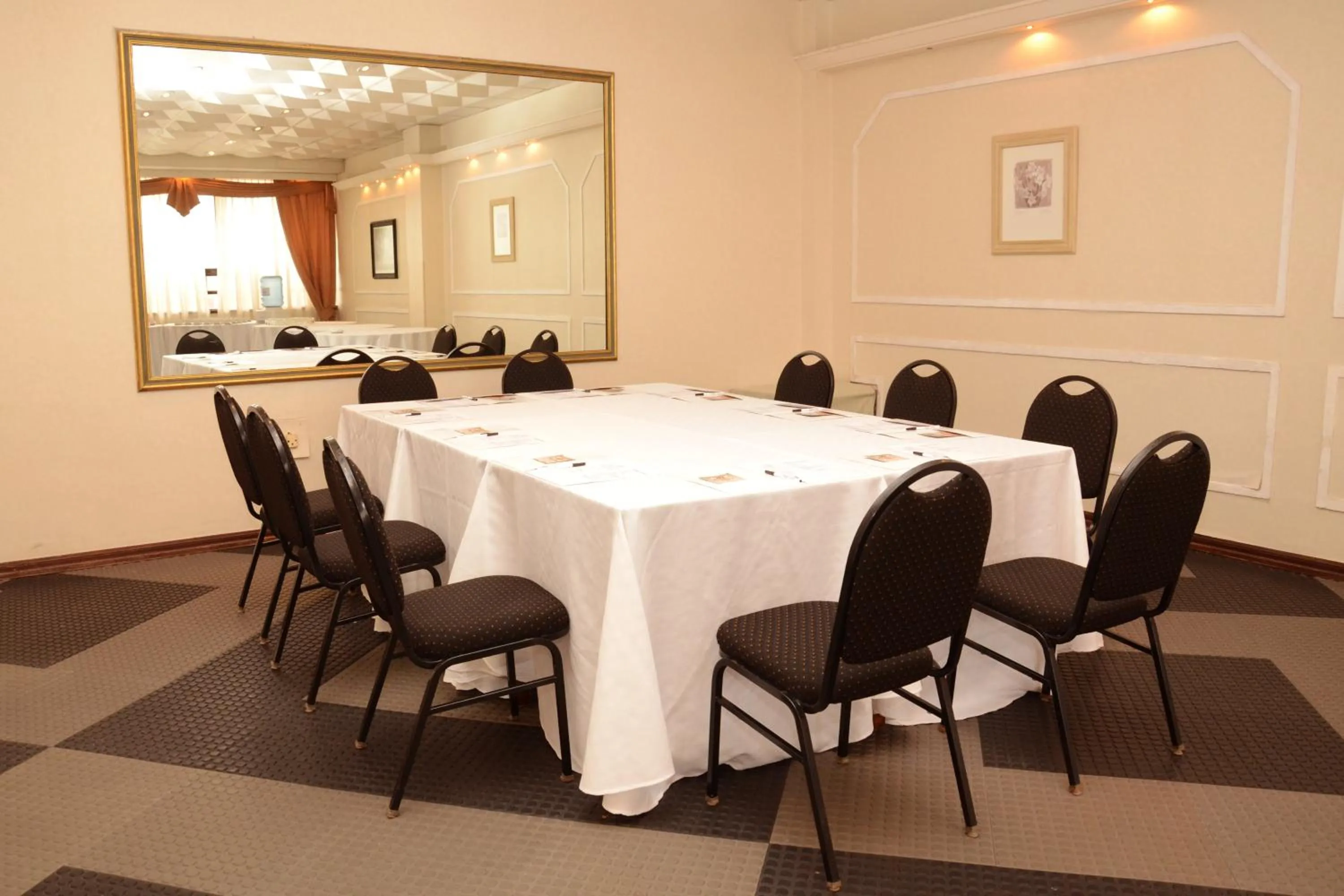 Business facilities in Hotel Astor