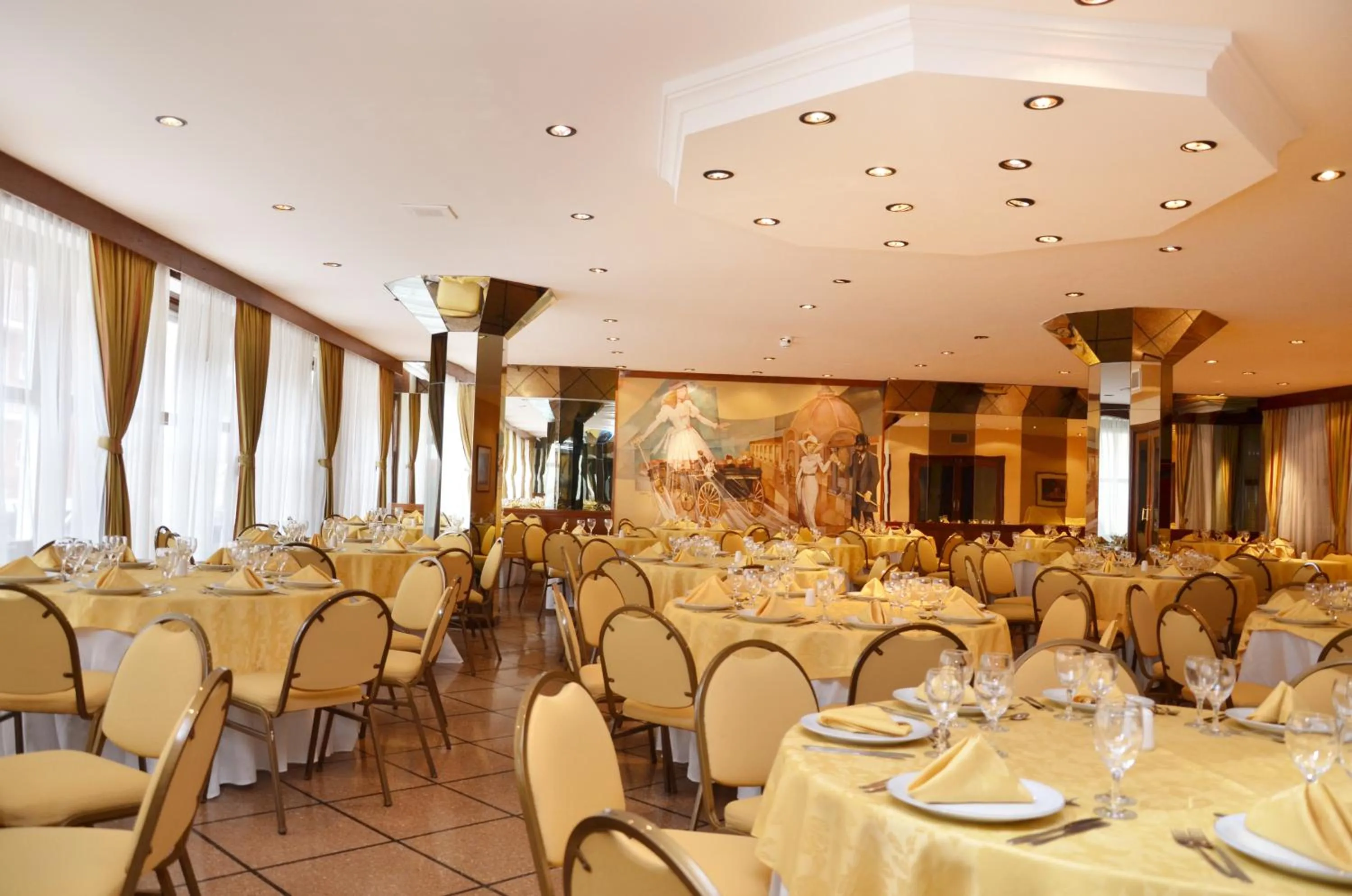 Restaurant/places to eat in Hotel Astor