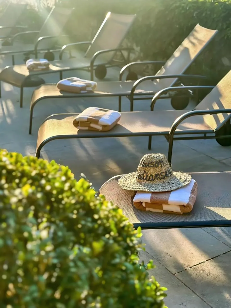 Swimming pool in Hostellerie Le Beffroi