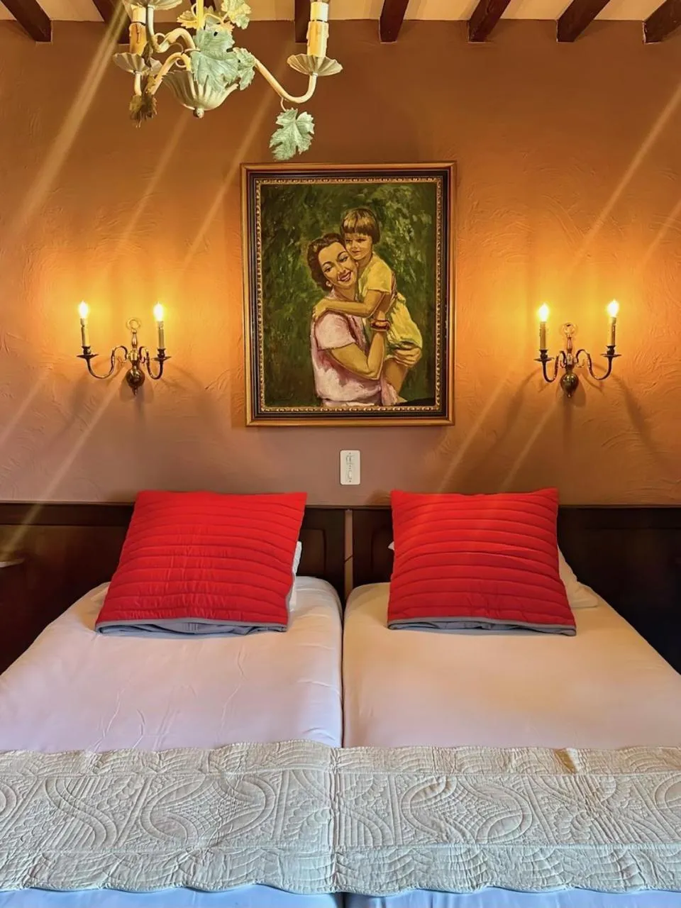 Bed in Hostellerie Le Beffroi