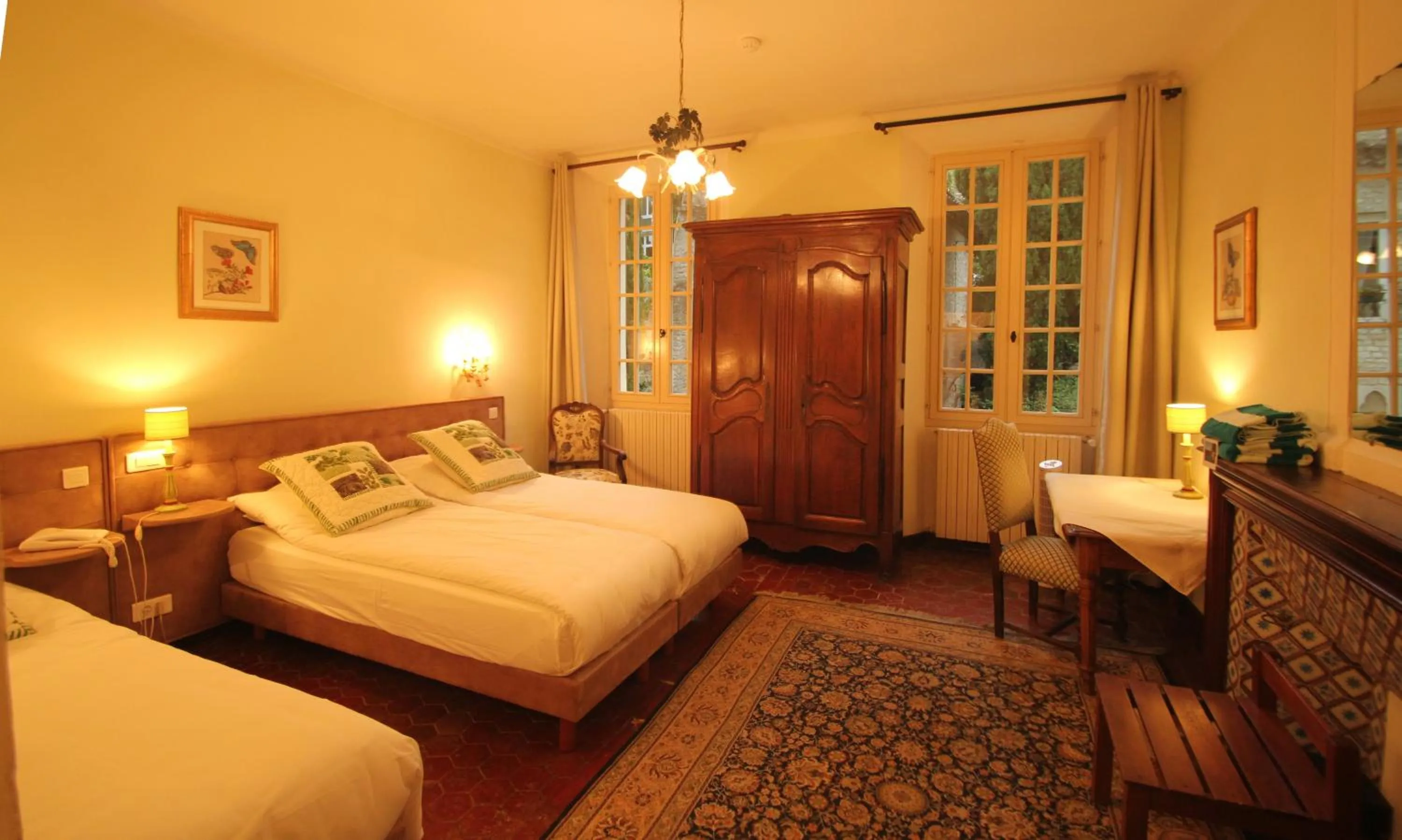 Property building, Bed in Hostellerie Le Beffroi