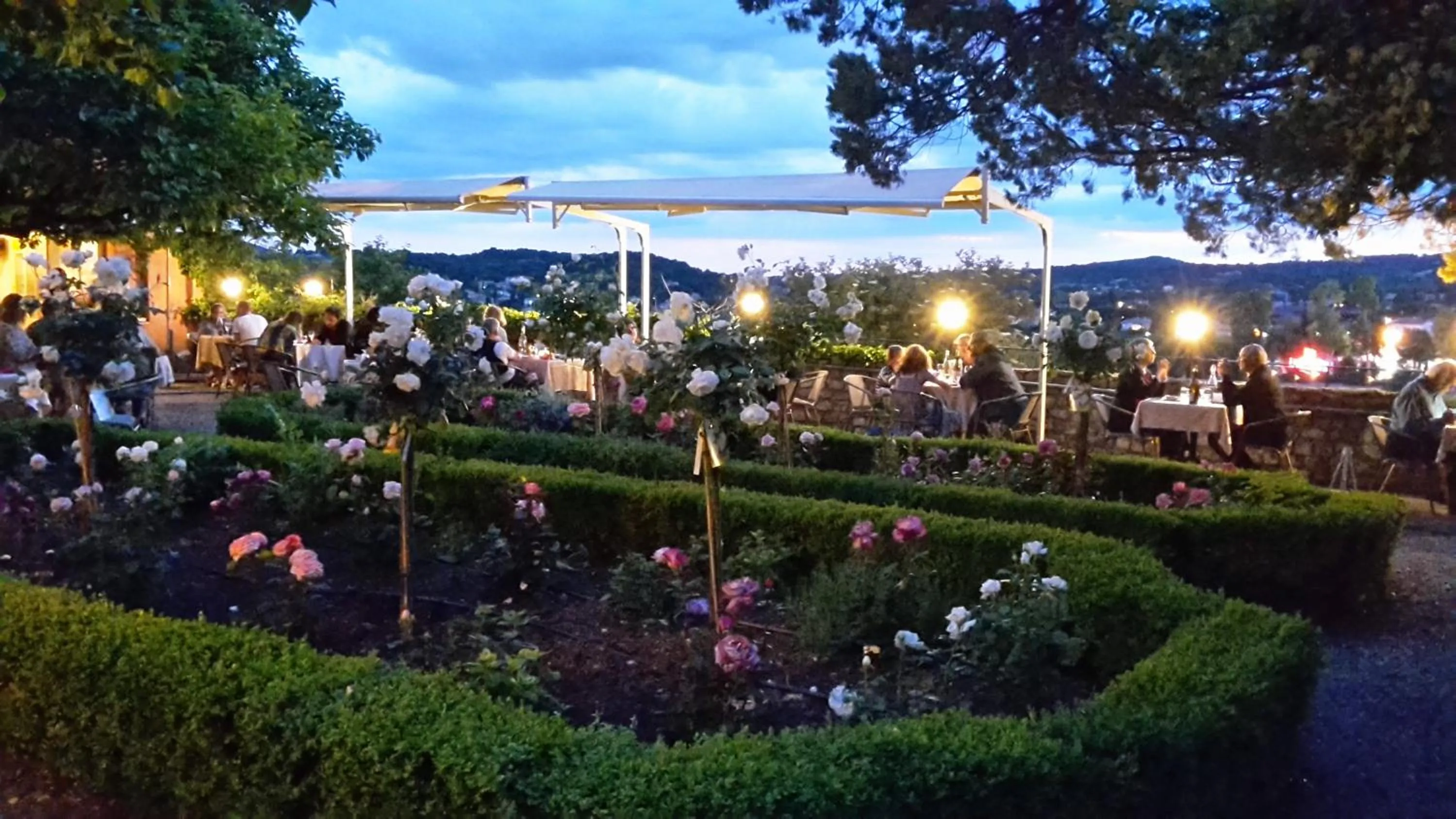 Restaurant/places to eat in Hostellerie Le Beffroi