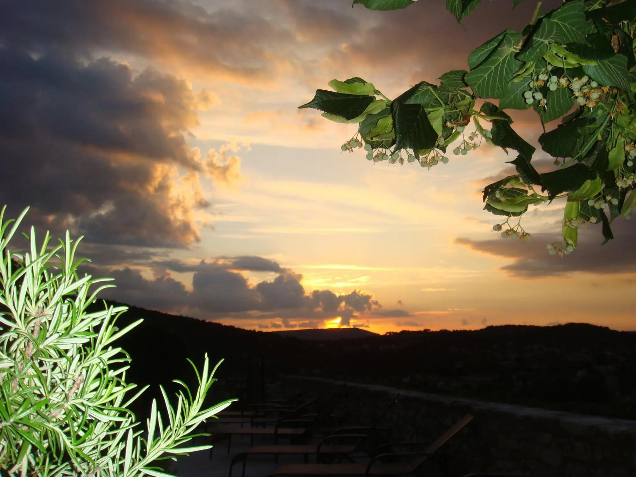 Swimming pool in Hostellerie Le Beffroi