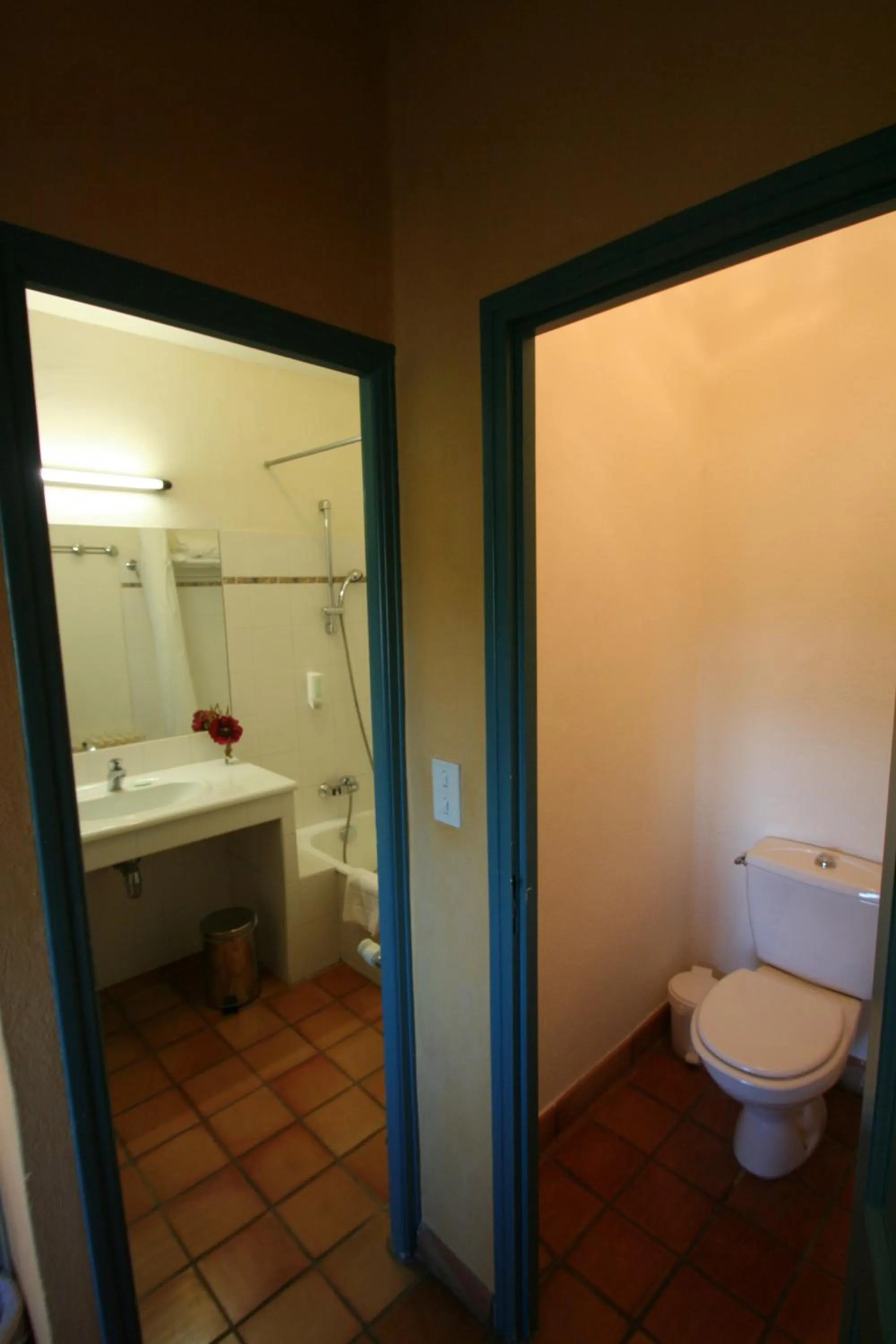 Bathroom in Hostellerie Le Beffroi