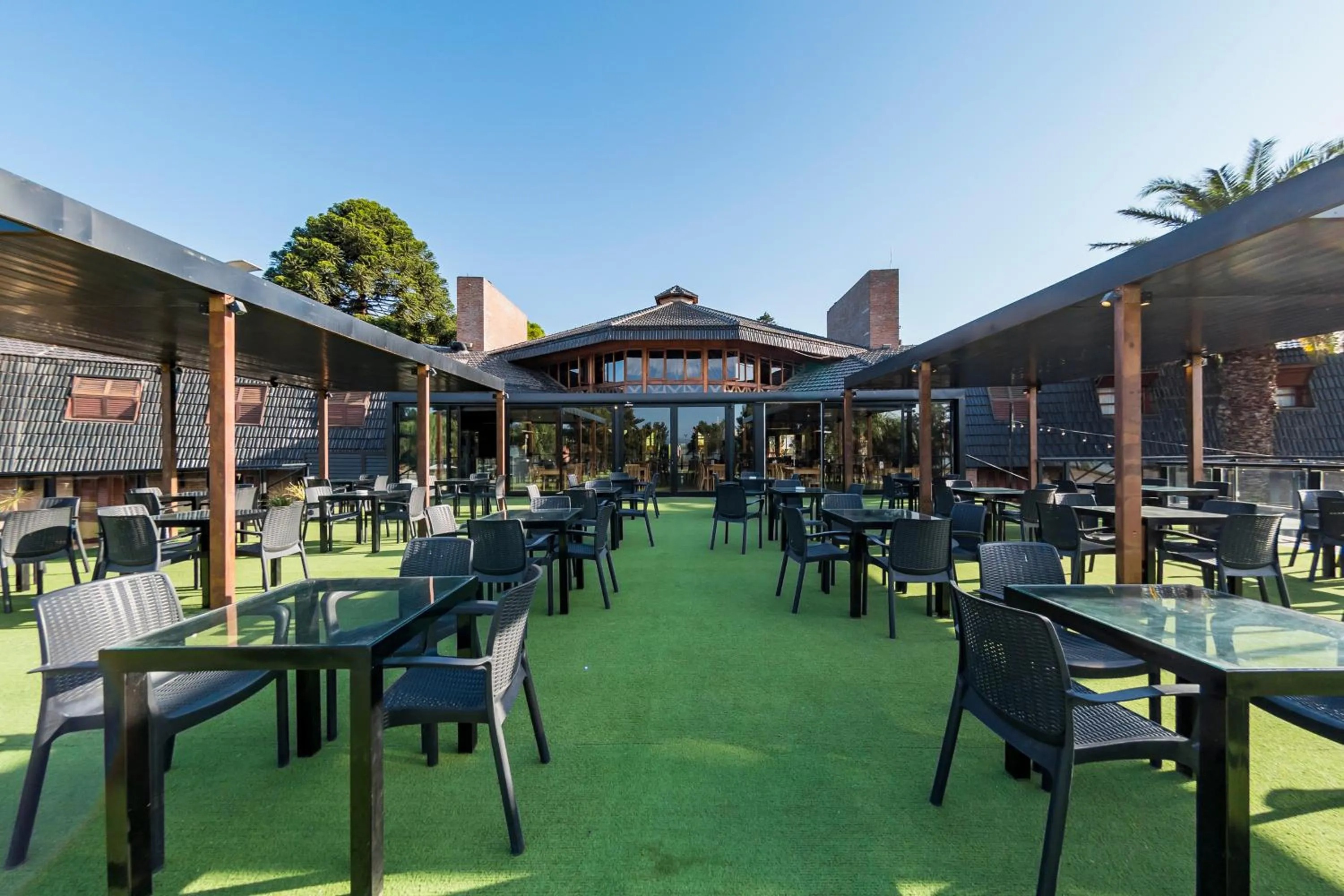 Portal del Lago Hotel