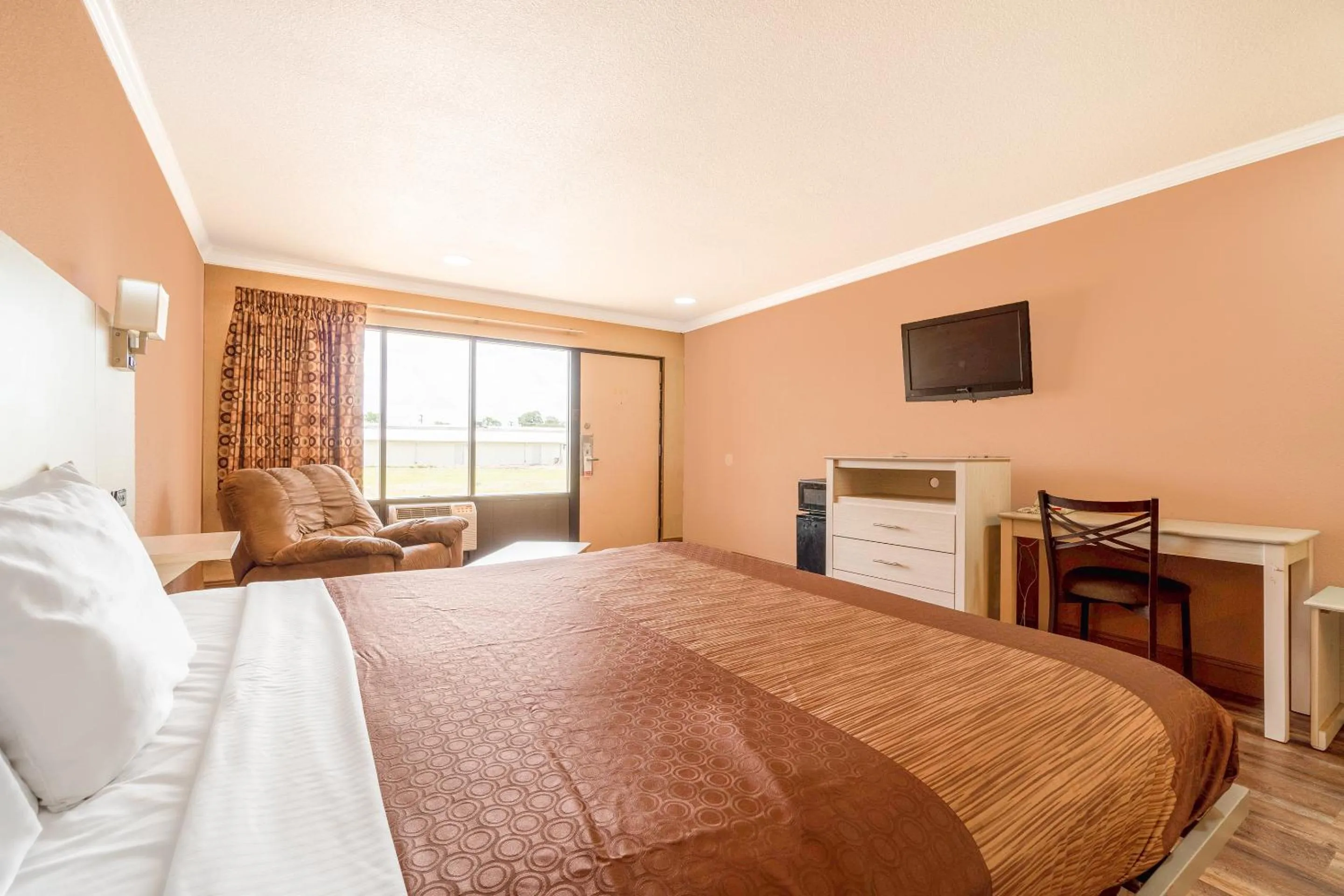 Bedroom in River Valley Motor Inn By OYO La Grange Texas