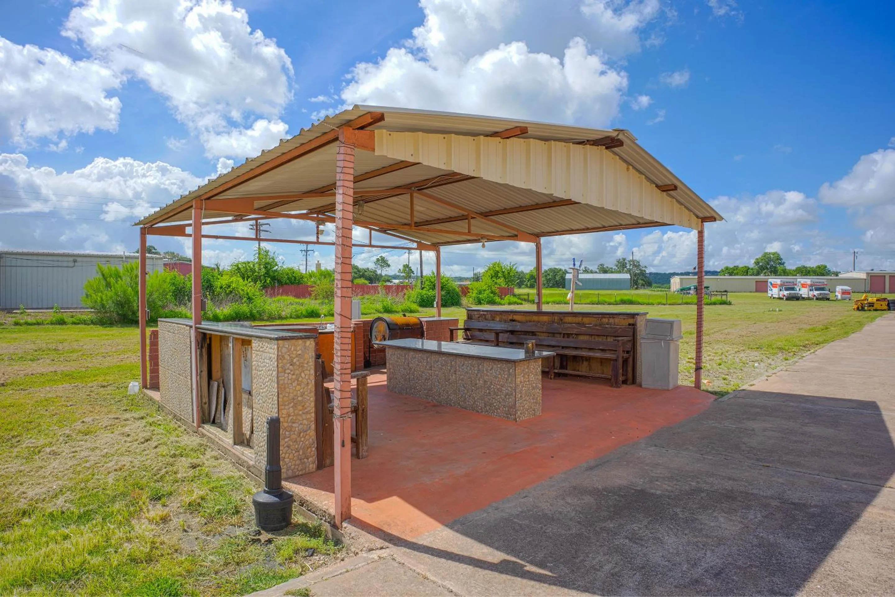 Area and facilities in River Valley Motor Inn By OYO La Grange Texas