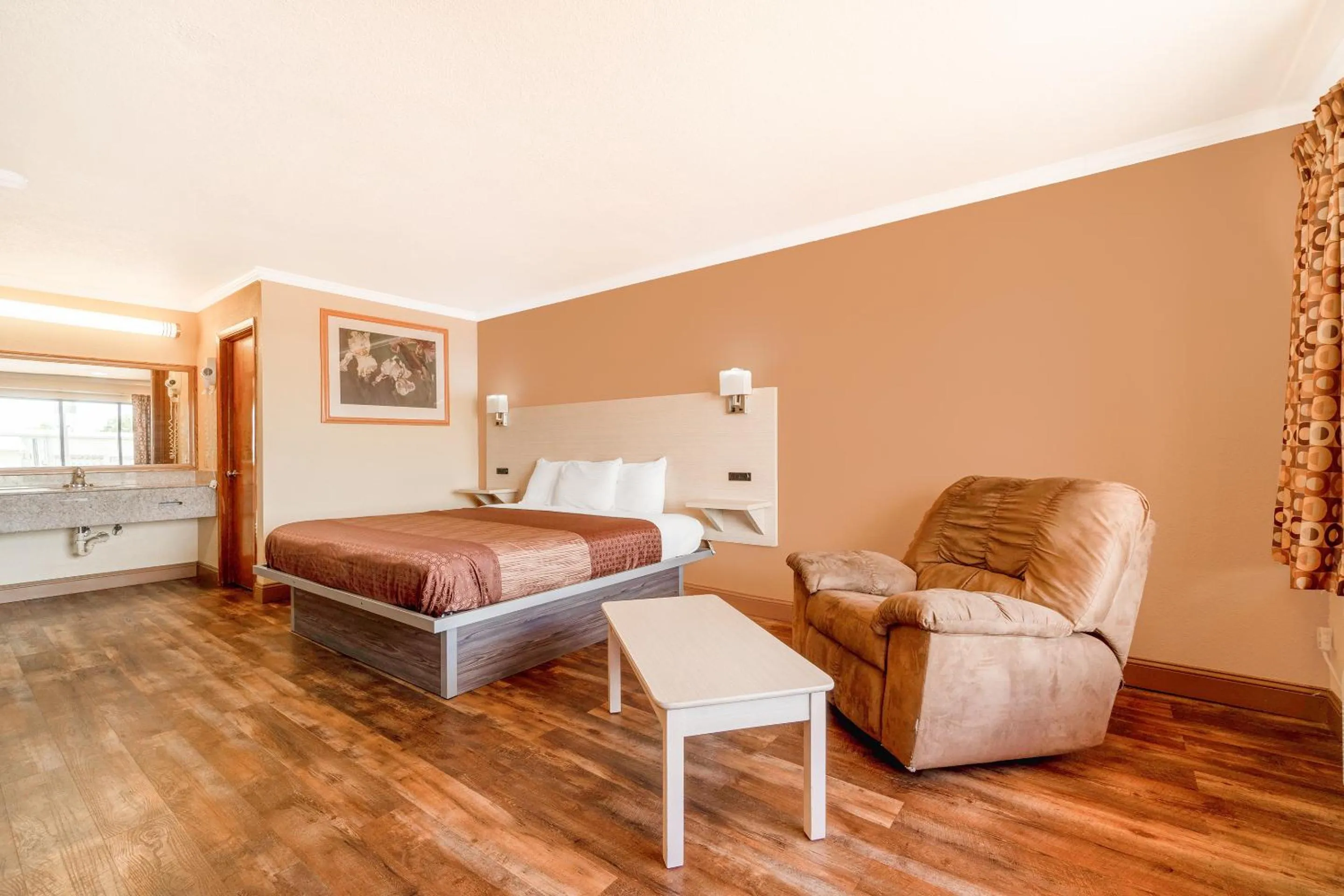 Bedroom in River Valley Motor Inn By OYO La Grange Texas