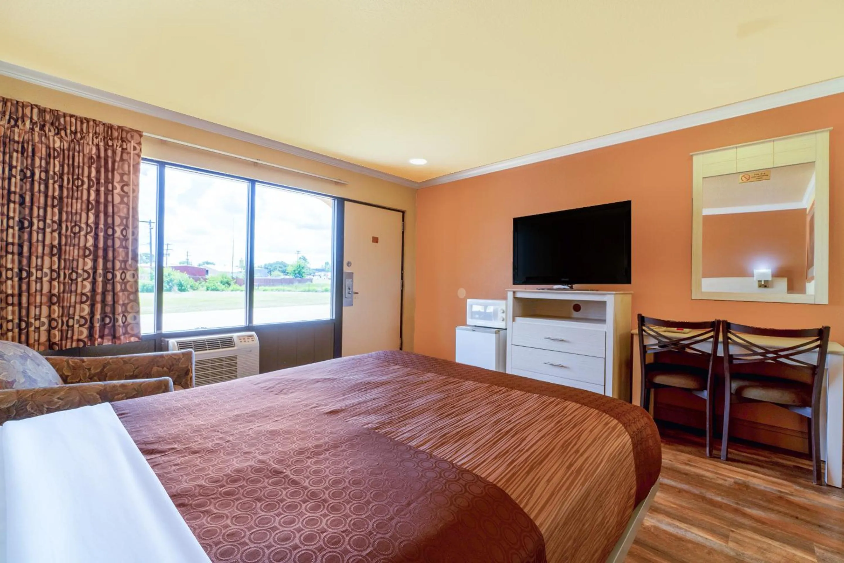 Bedroom in River Valley Motor Inn By OYO La Grange Texas