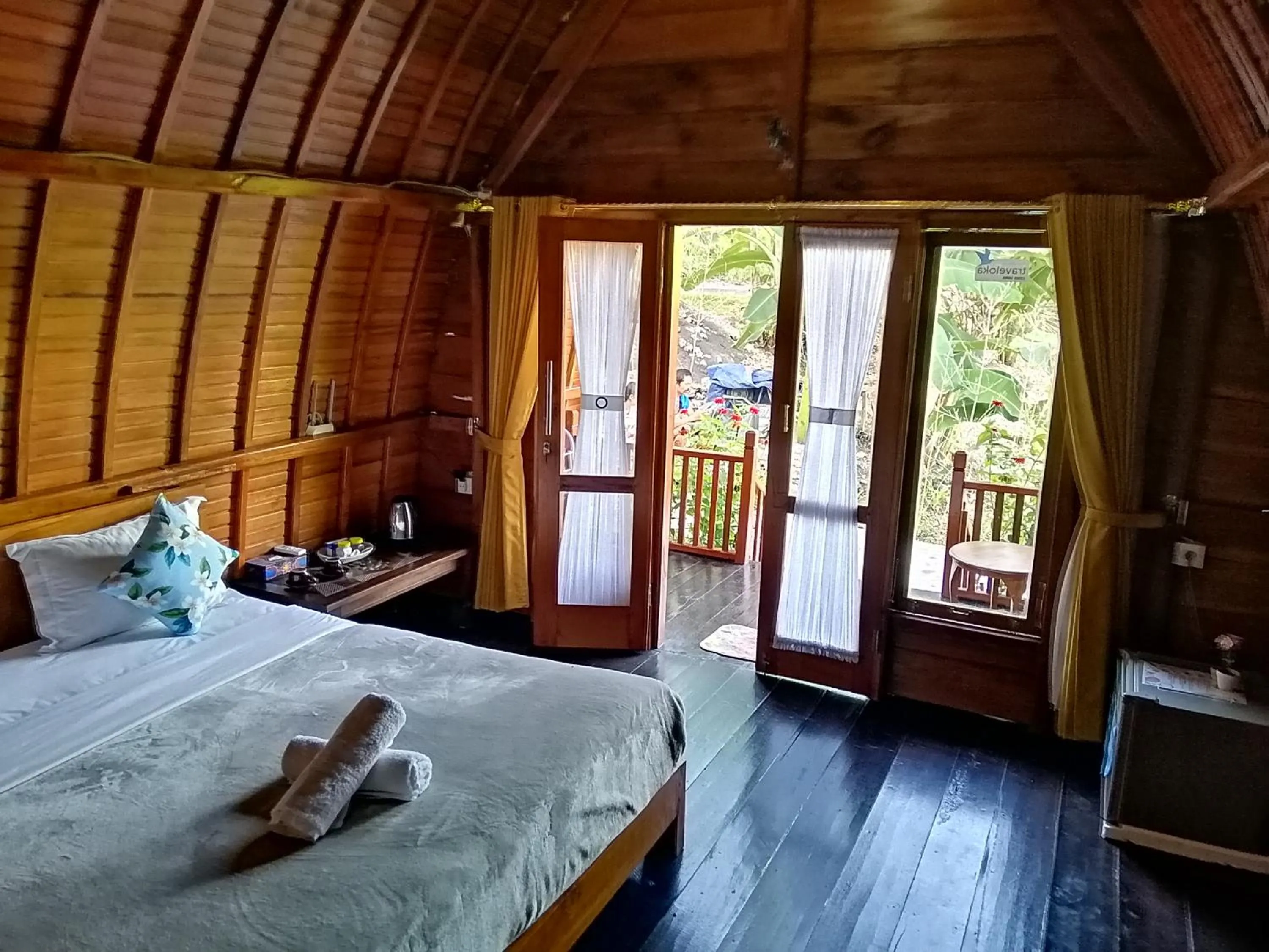Photo of the whole room, Bed in Ginanthi Cottage