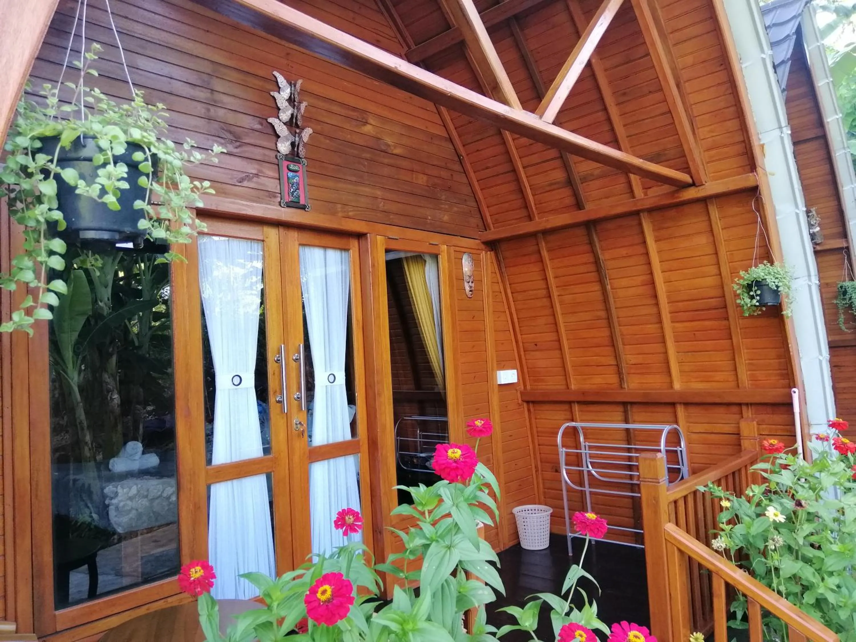 Facade/entrance in Ginanthi Cottage