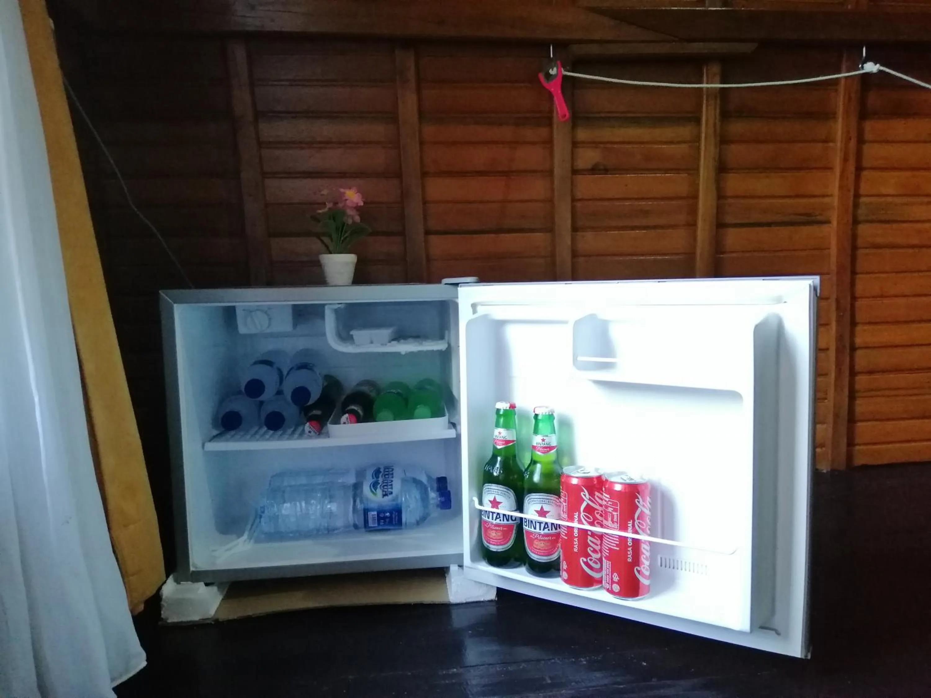 Drinks in Ginanthi Cottage