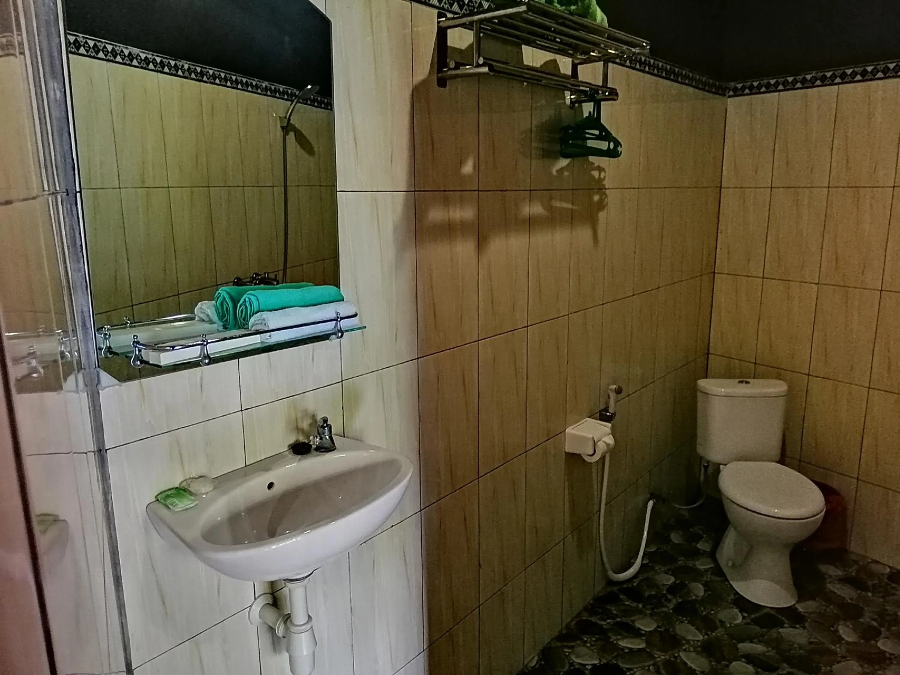 Bathroom in Ginanthi Cottage