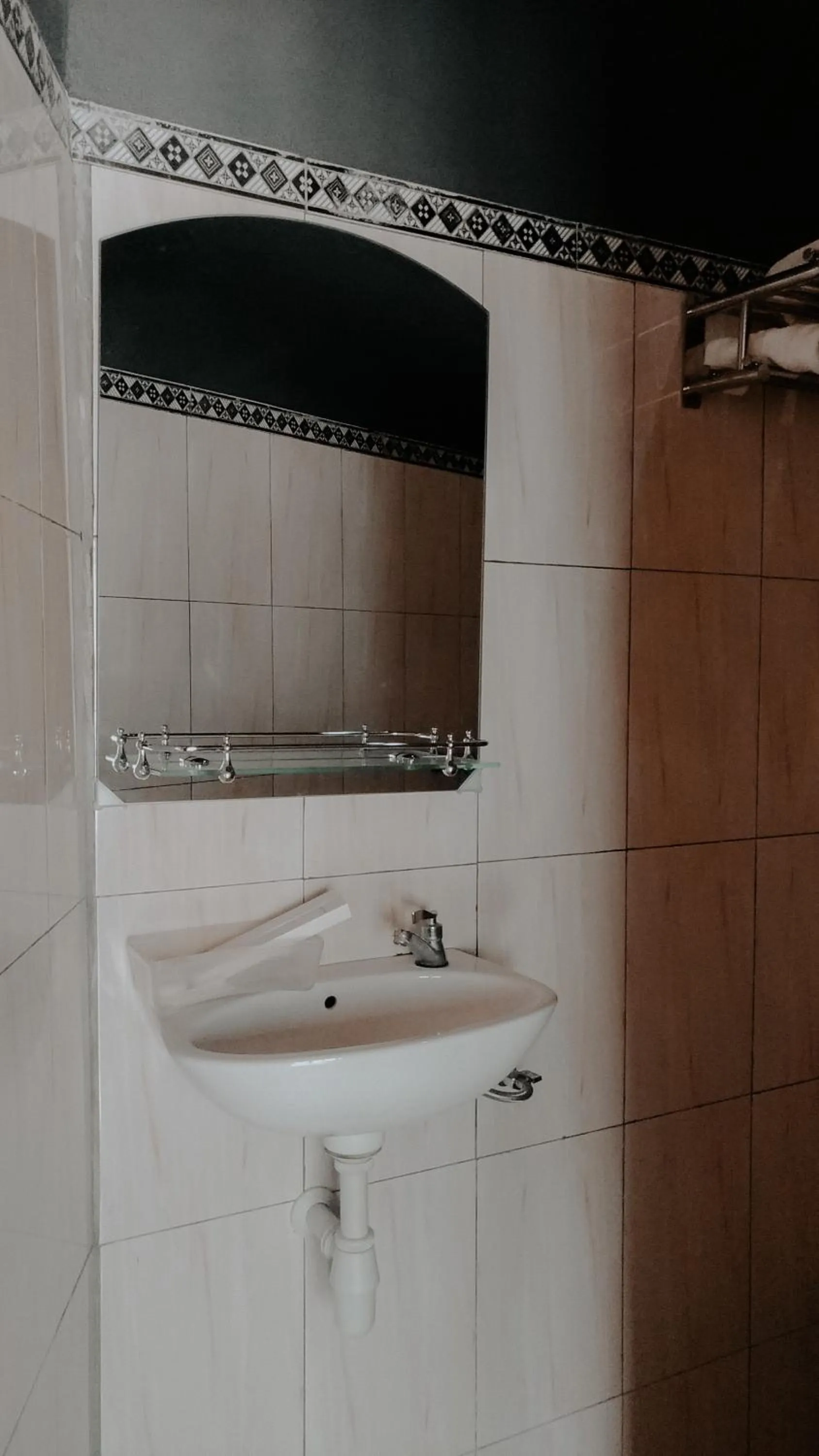 Bathroom in Ginanthi Cottage