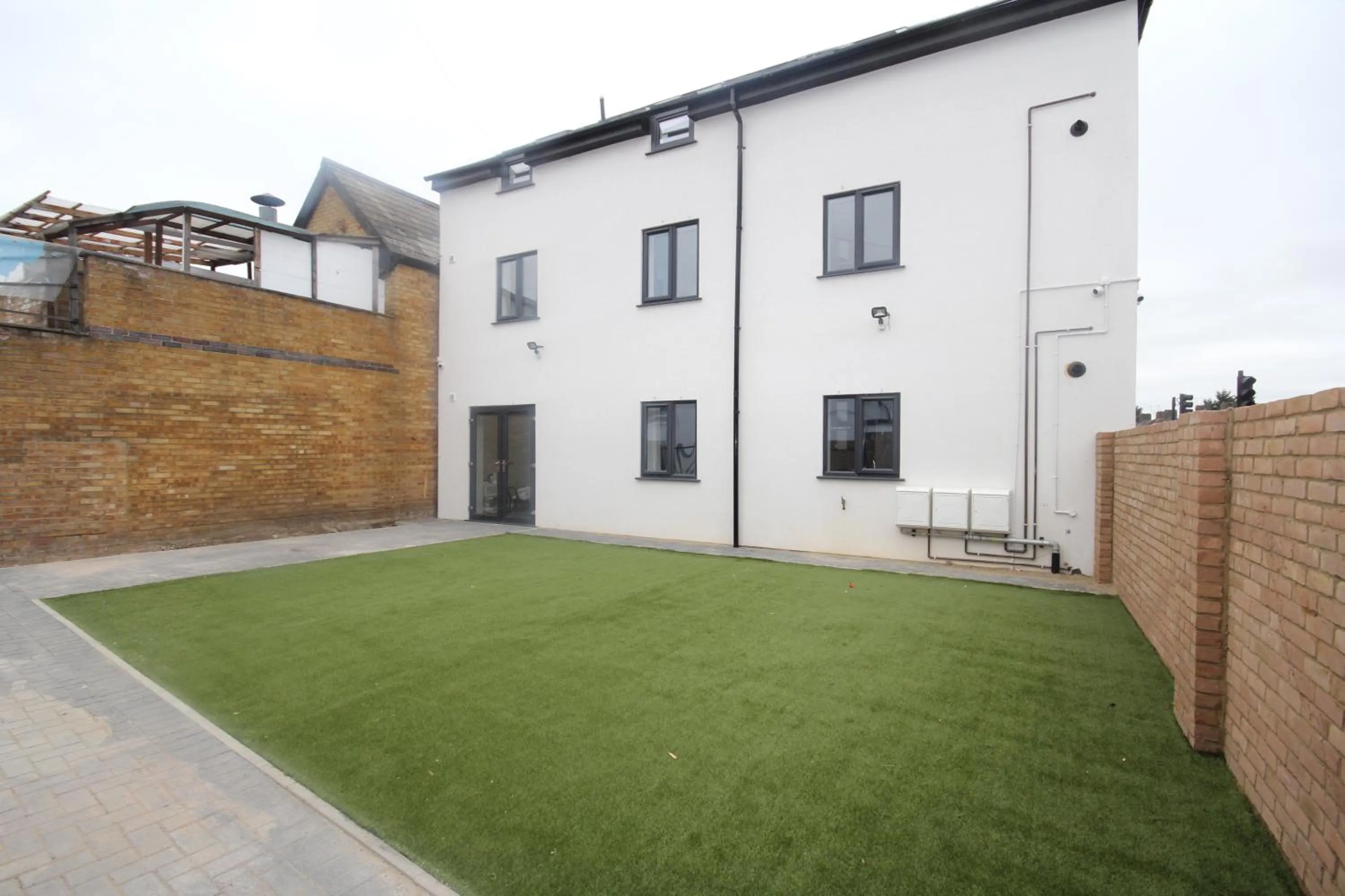 Property building in Holden Court Apartment - Apt 1