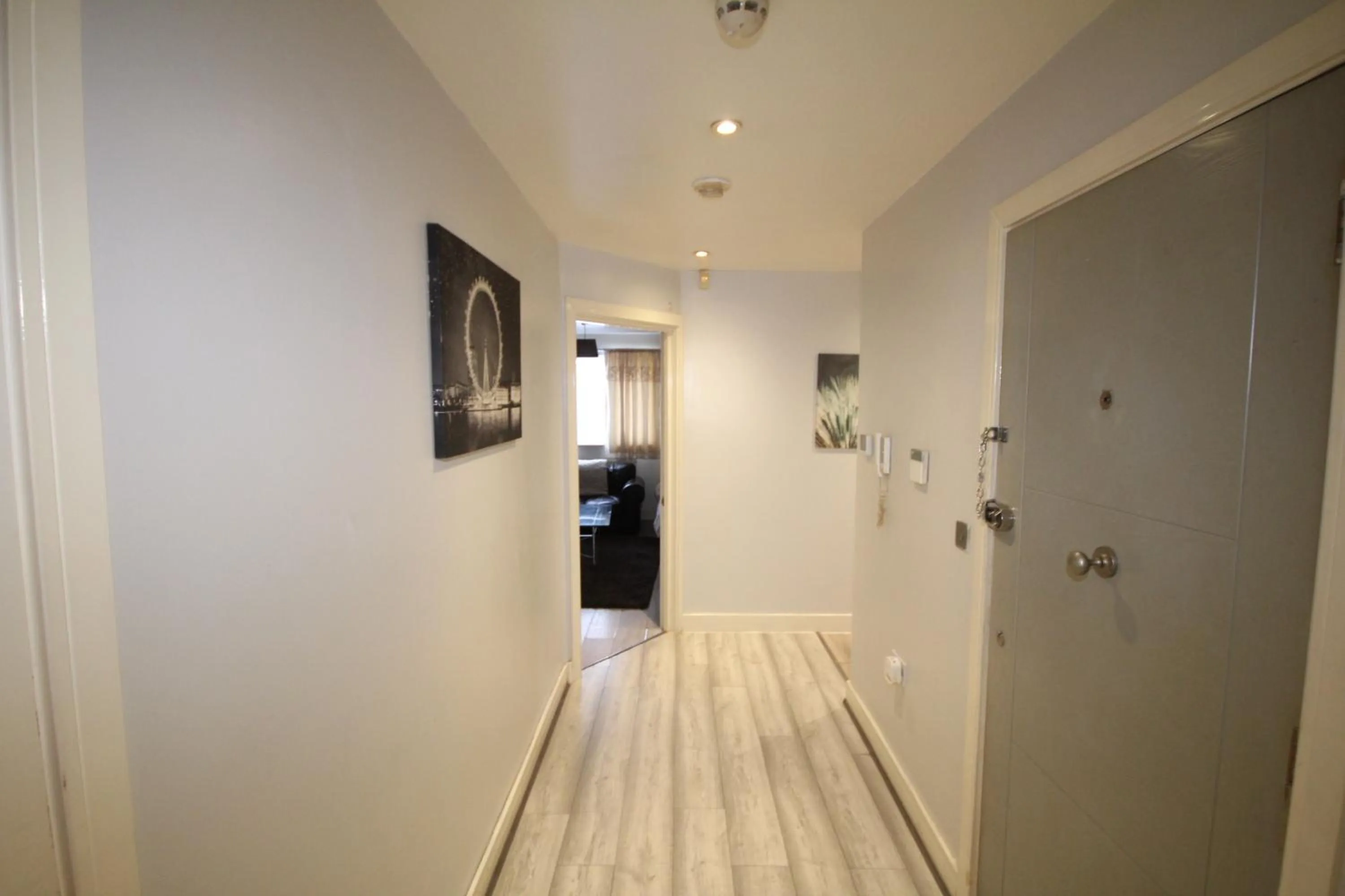 Bed in Holden Court Apartment - Apt 1