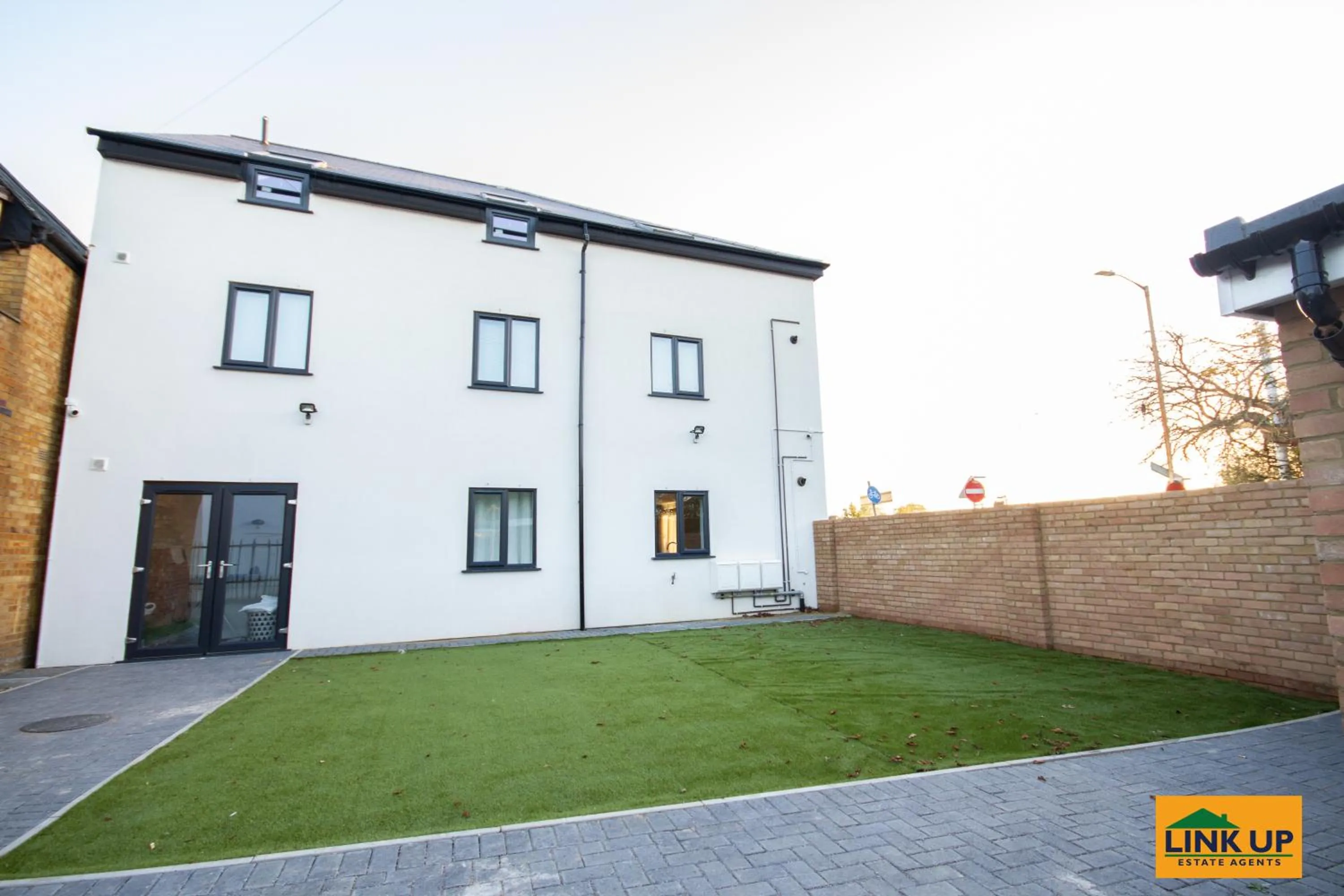 Facade/entrance in Holden Court Apartment - Apt 1