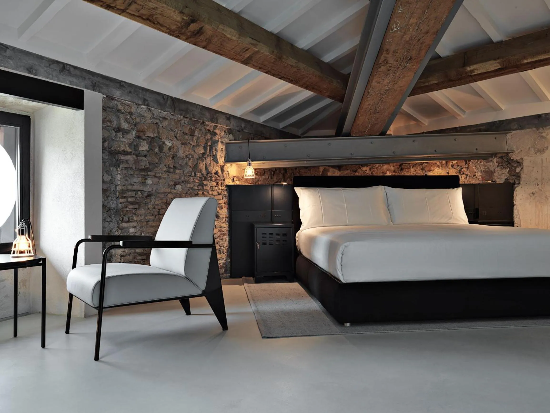 Bedroom, Bed in Rhinoceros