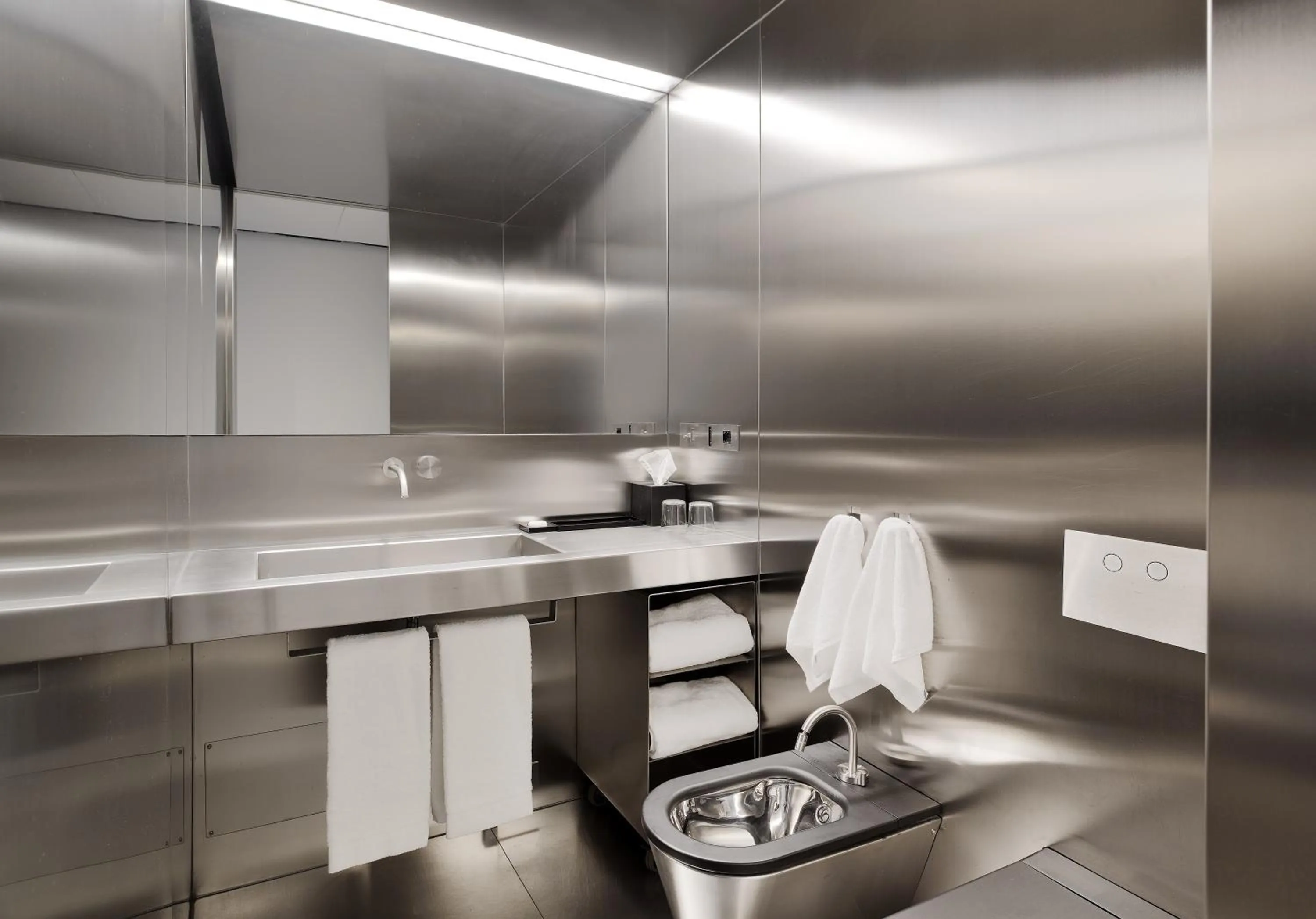 Bathroom in Rhinoceros