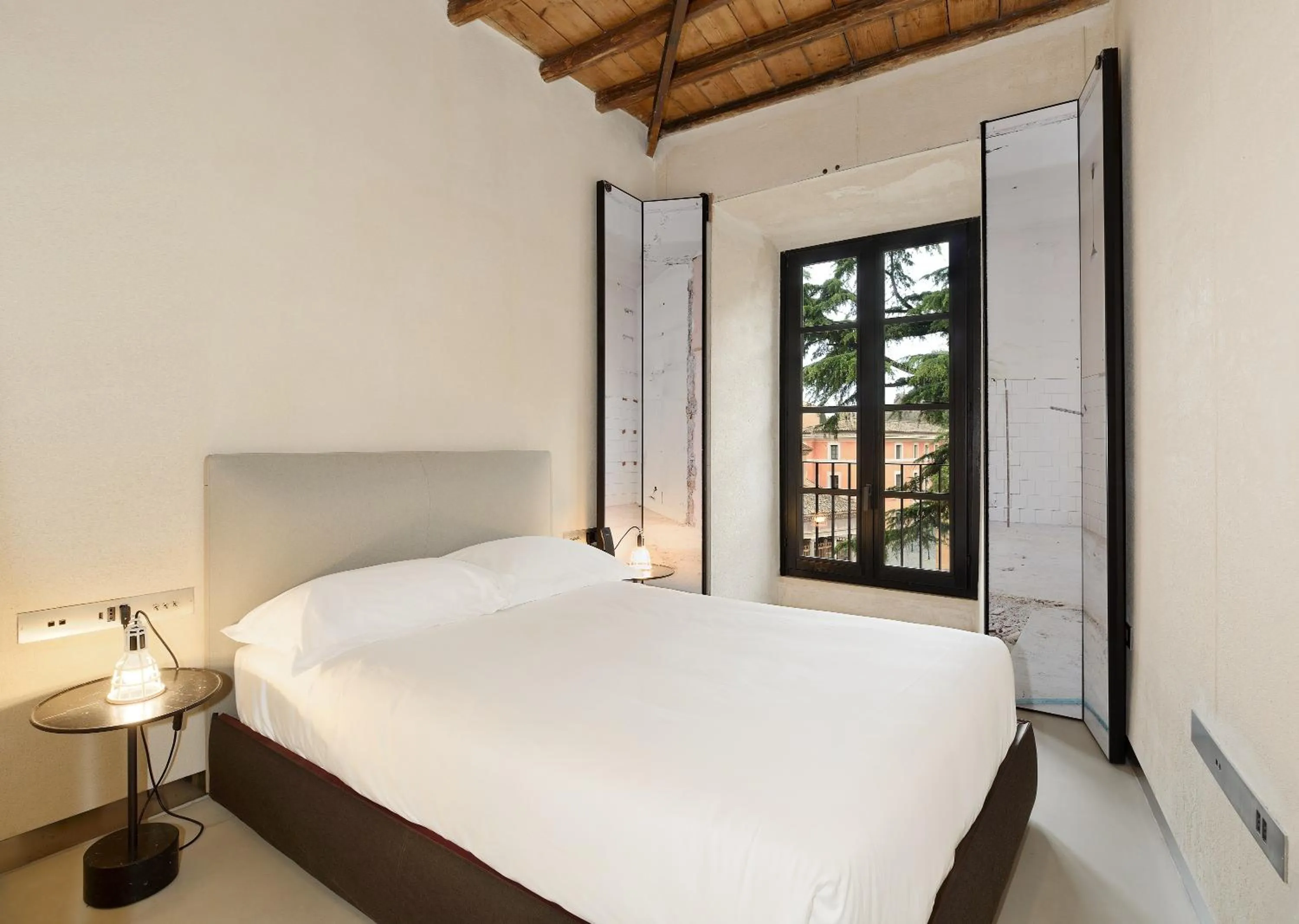 Bedroom, Bed in Rhinoceros