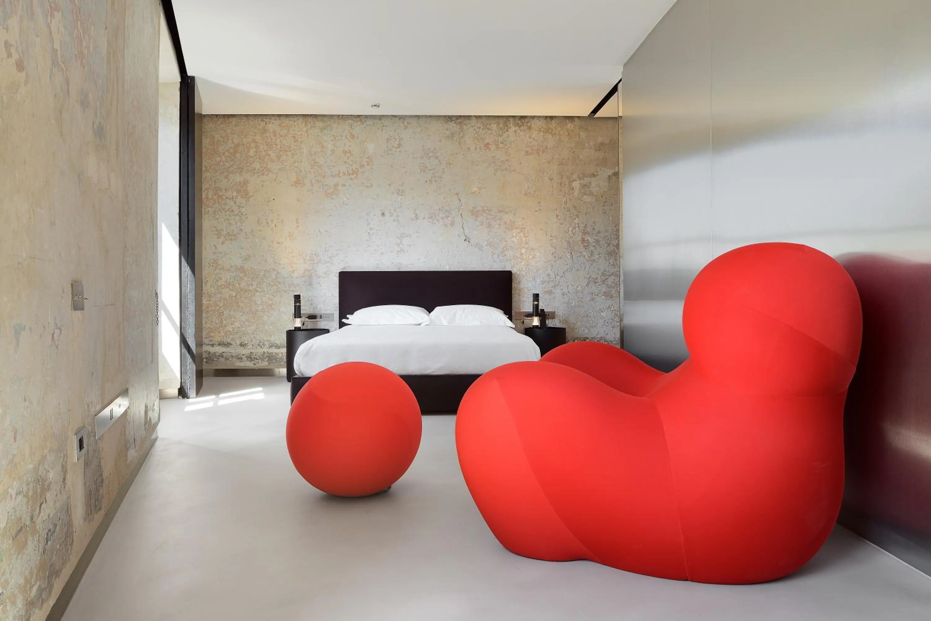 Bedroom, Bed in Rhinoceros