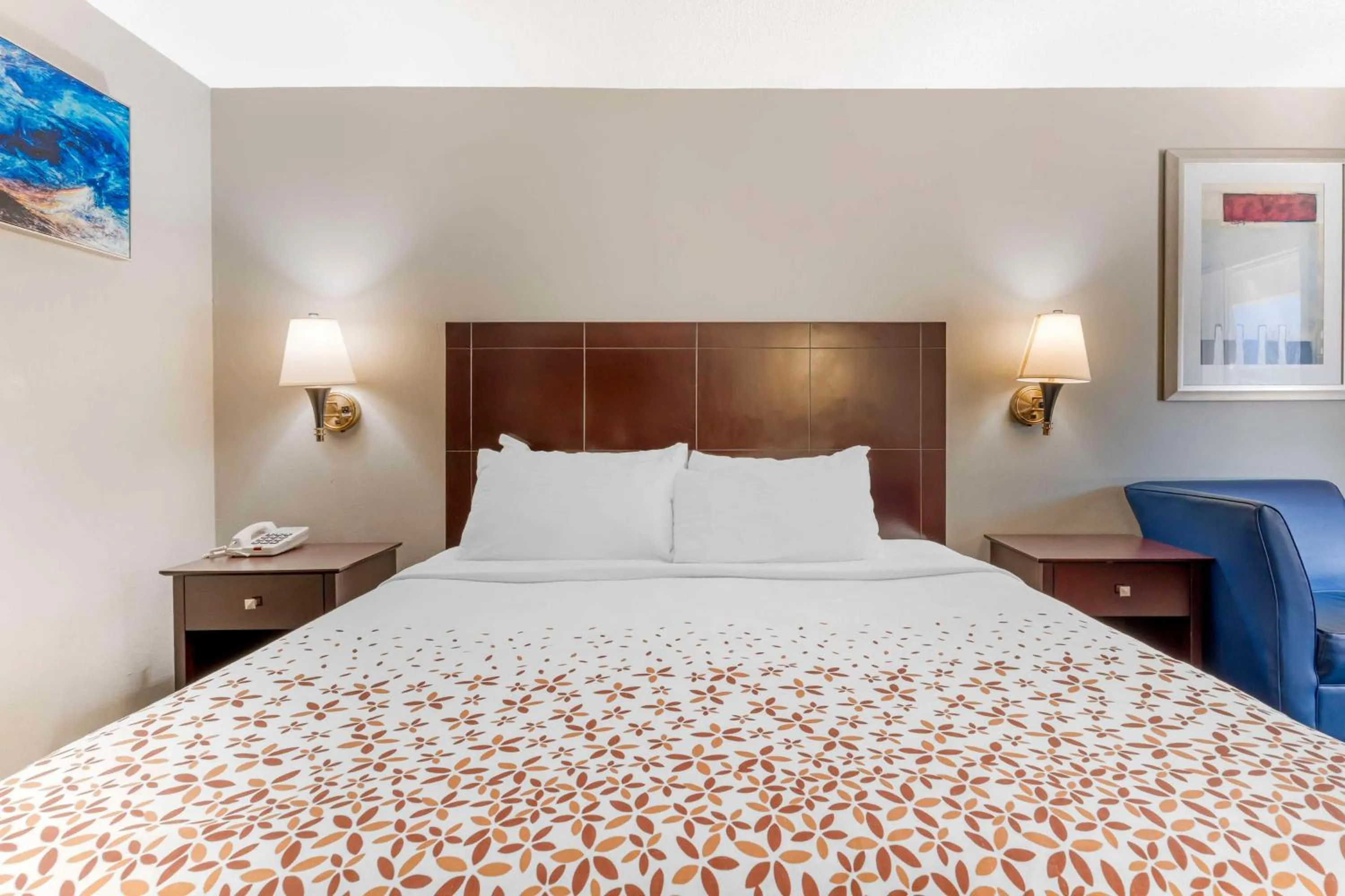 Bedroom, Bed in Best Western Royal Inn