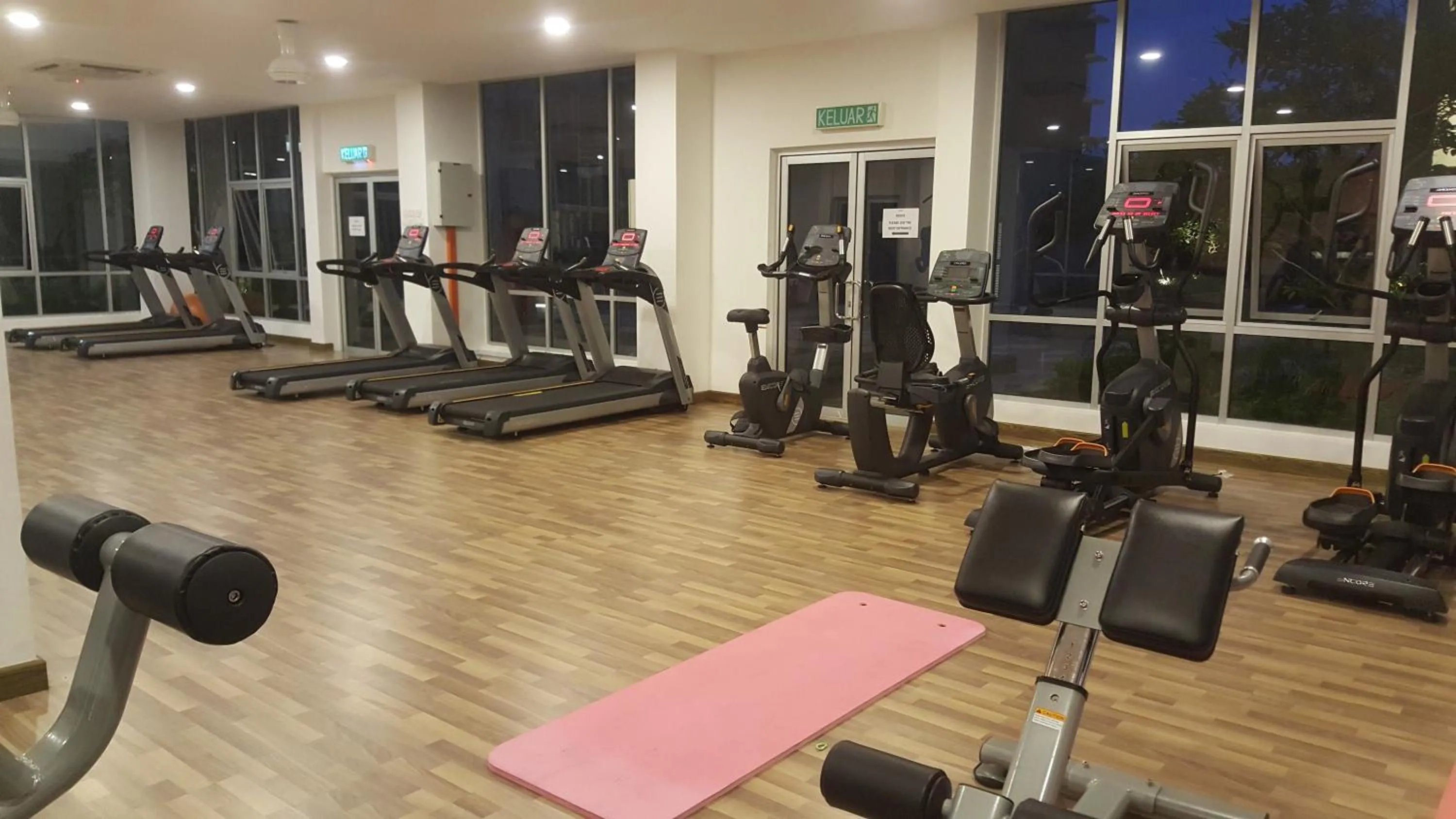 Fitness centre/facilities in Southville Stay @ Savanna Executive Suite