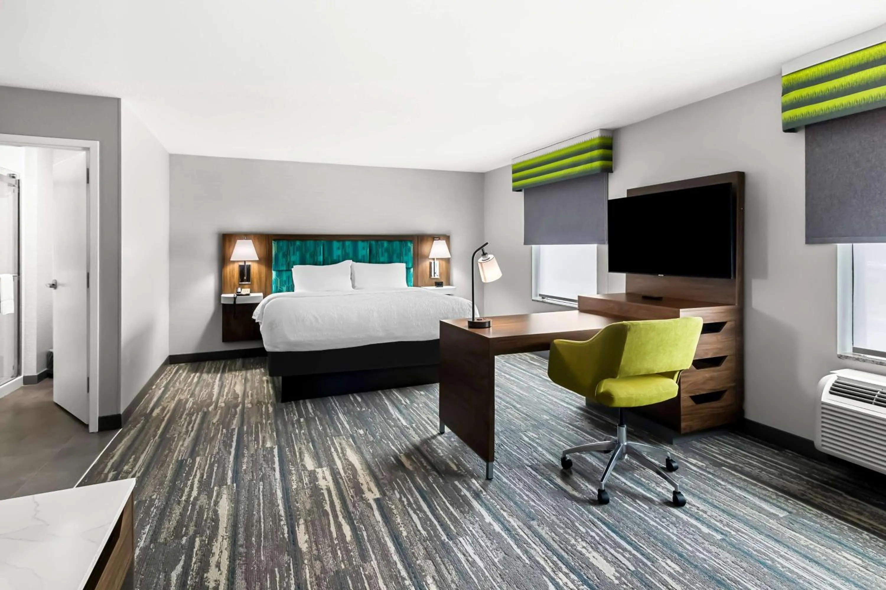 Bedroom, Bed in Hampton Inn by Hilton Dayton South