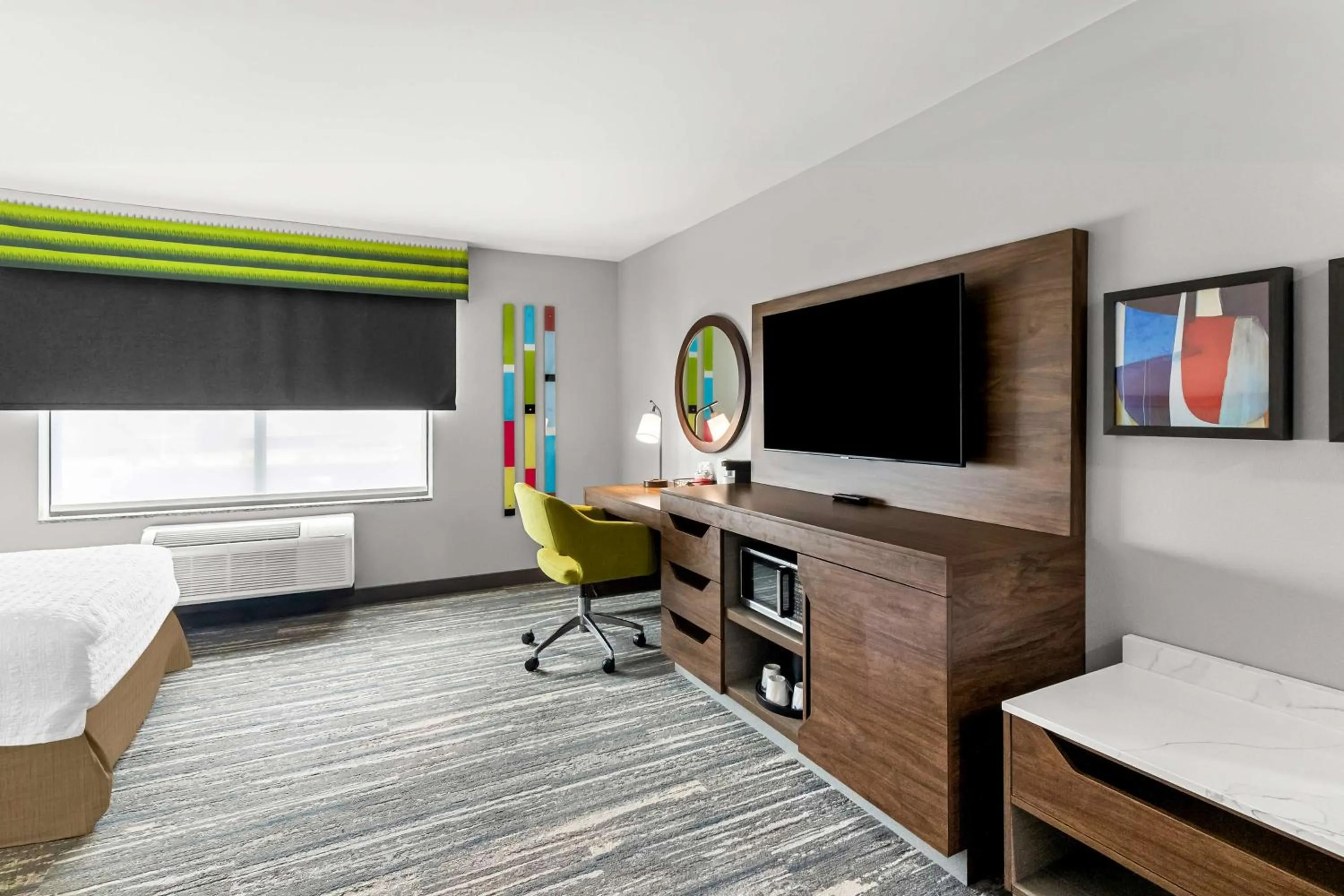 Bedroom, Bed in Hampton Inn by Hilton Dayton South