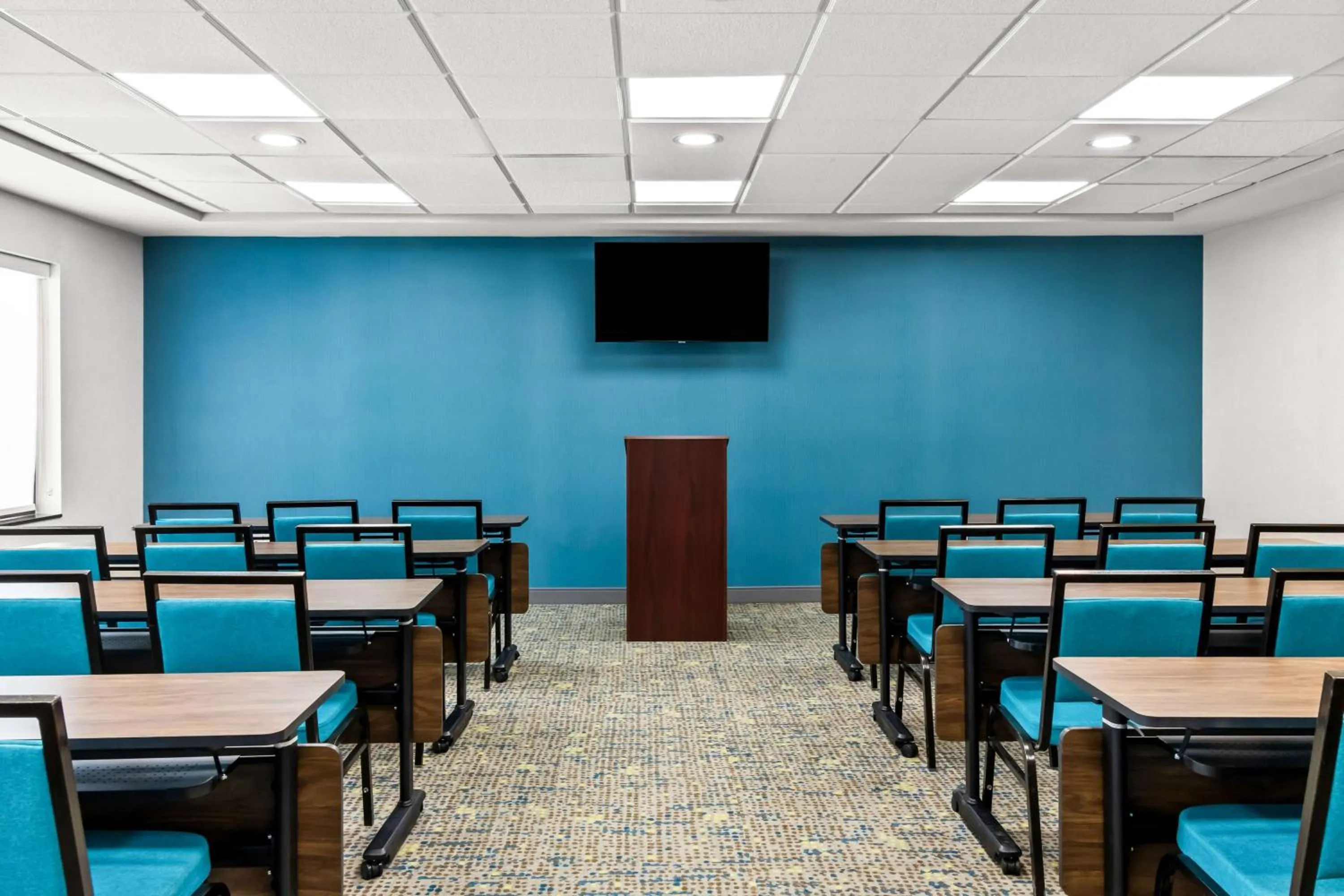 Meeting/conference room in Hampton Inn by Hilton Dayton South
