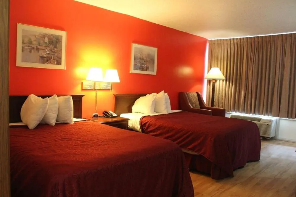 Bed in Norfolk Country Inn and Suites