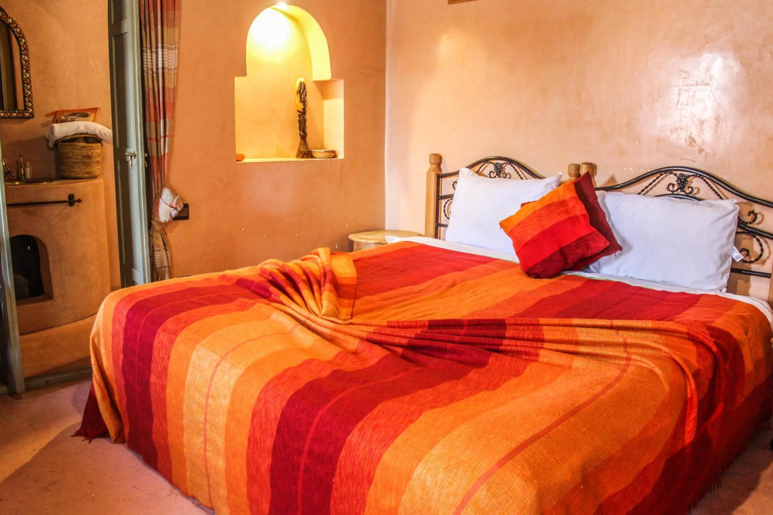 Bed in Riad Minorisa