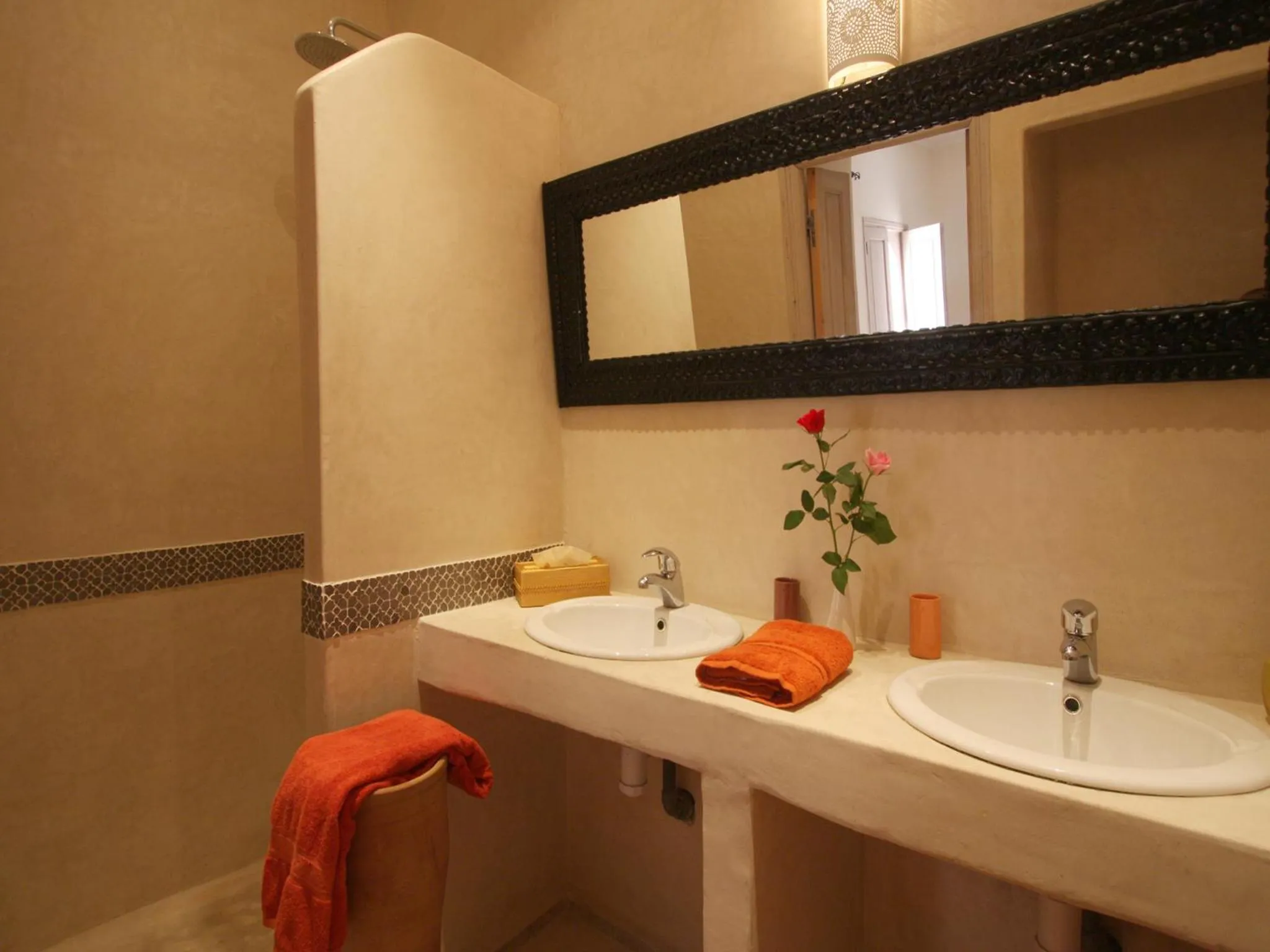 Shower in Riad Tahani