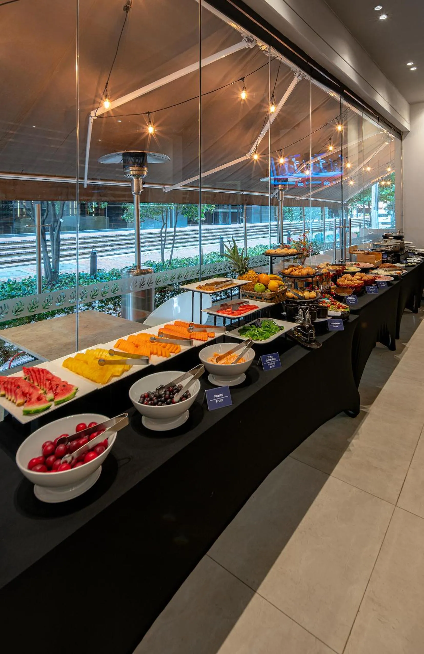 Buffet breakfast in Hotel Chico 97 By OxoHotel