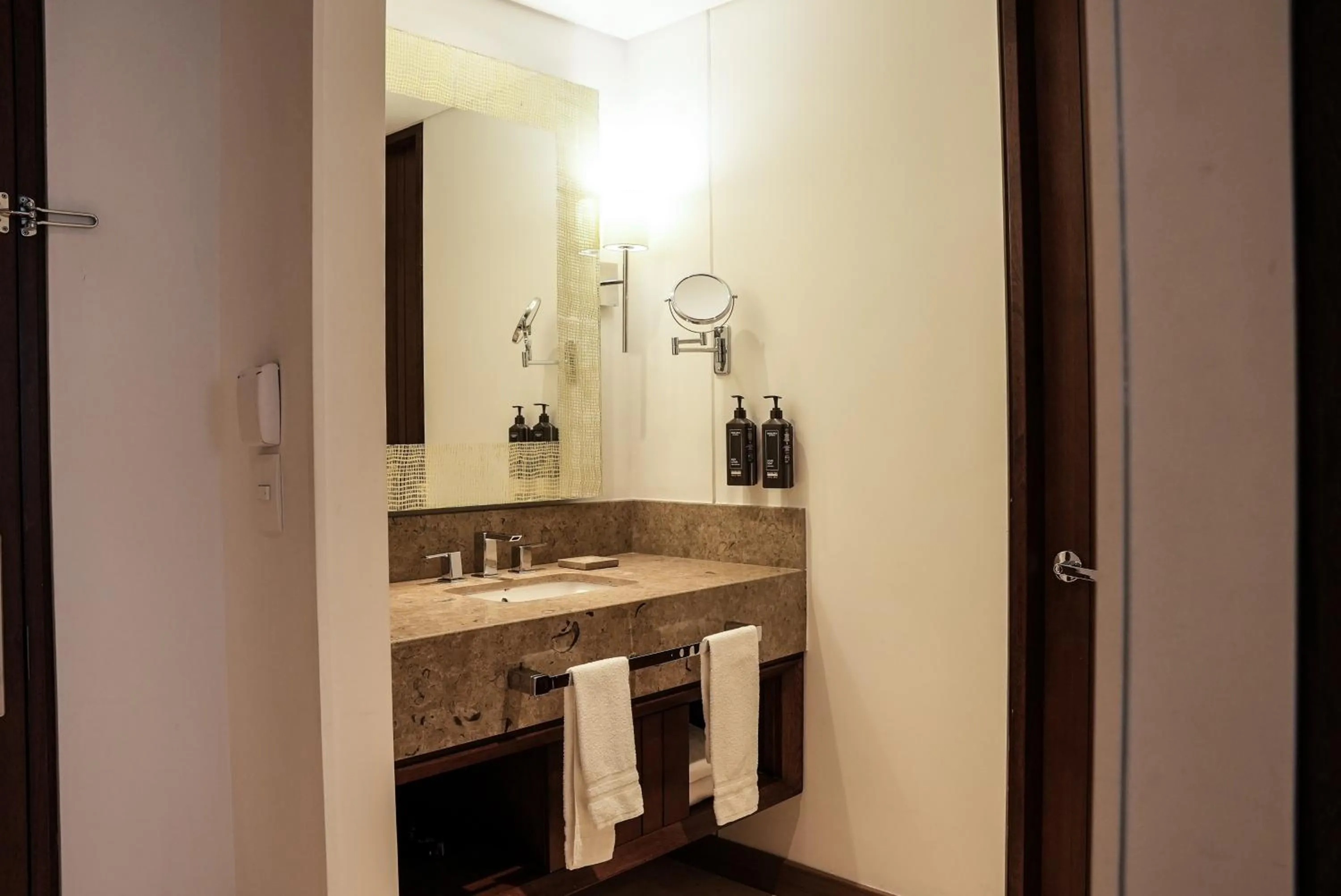 Bathroom in Hotel Chico 97 By OxoHotel