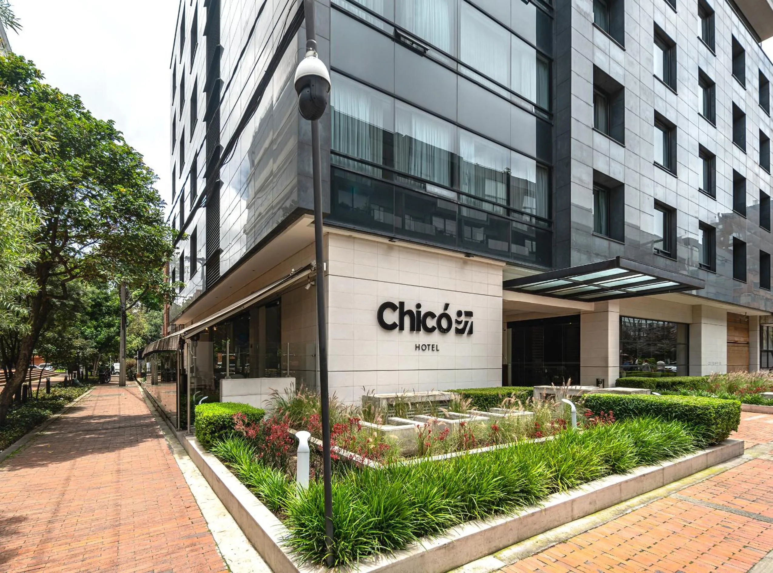 Facade/entrance in Hotel Chico 97 By OxoHotel