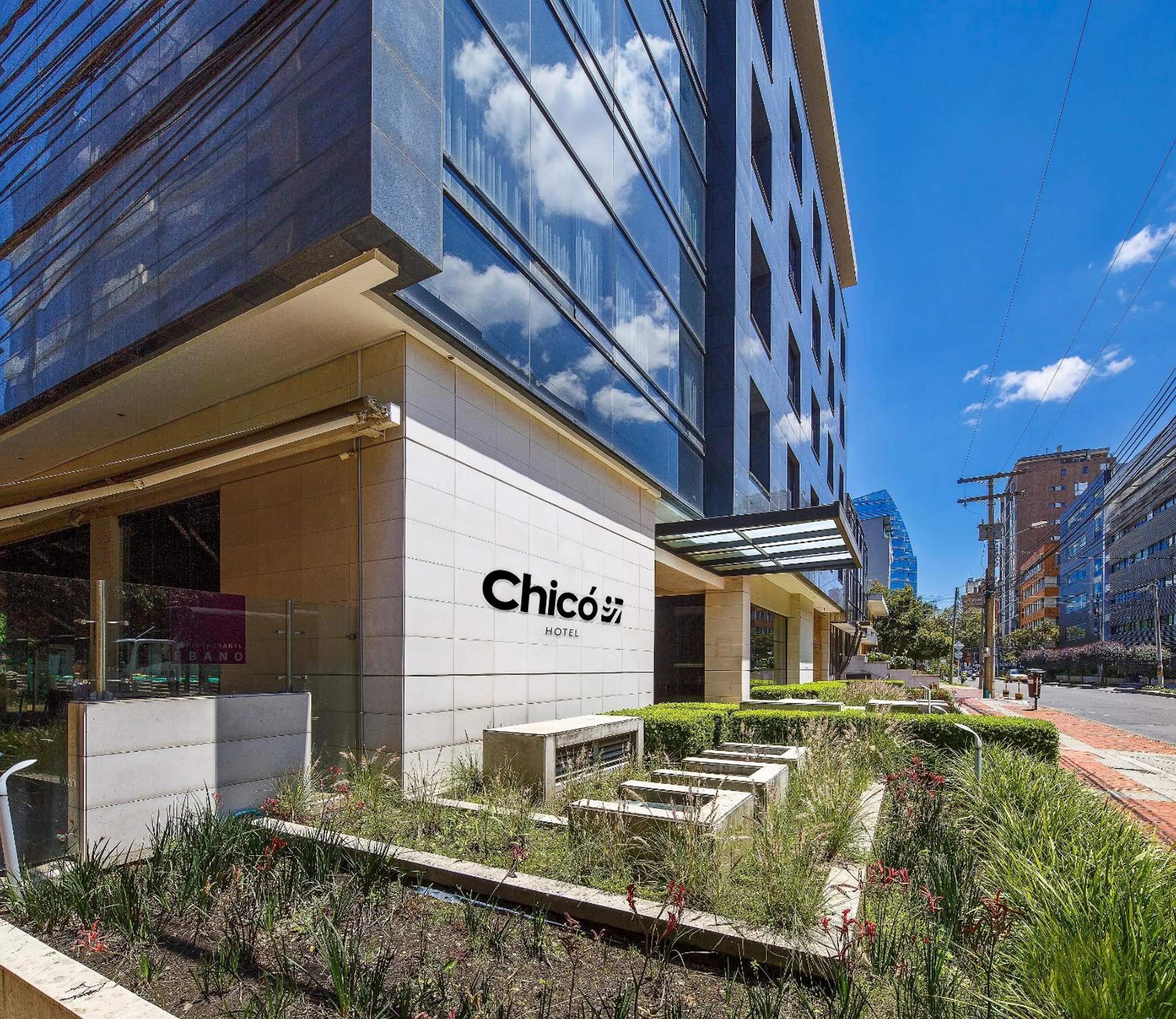 Property building in Hotel Chico 97 By OxoHotel