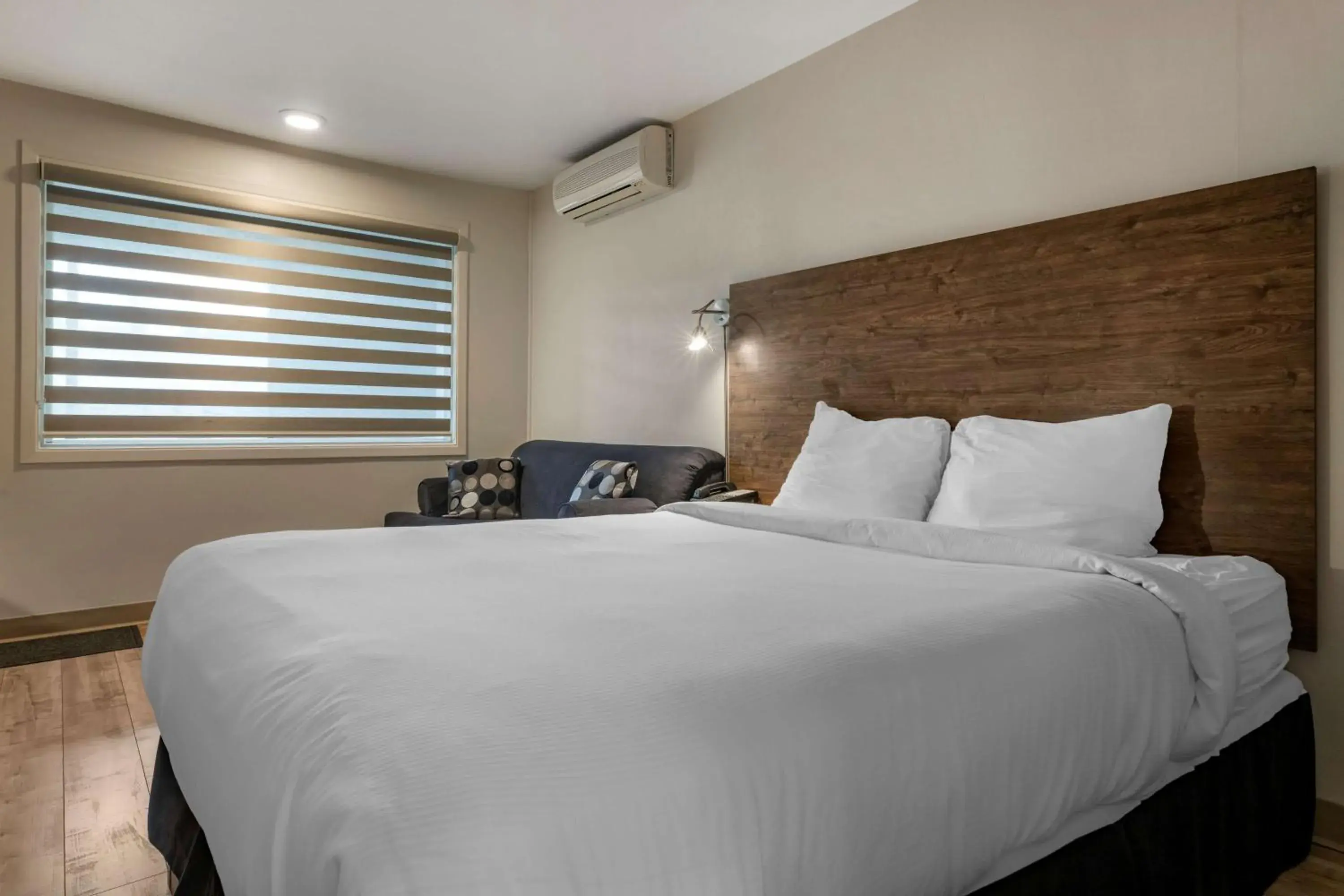 Queen Room in Dannys Suites, SureStay Collection by Best Western Queen Room in Dannys Suites, SureStay Collection by Best Western