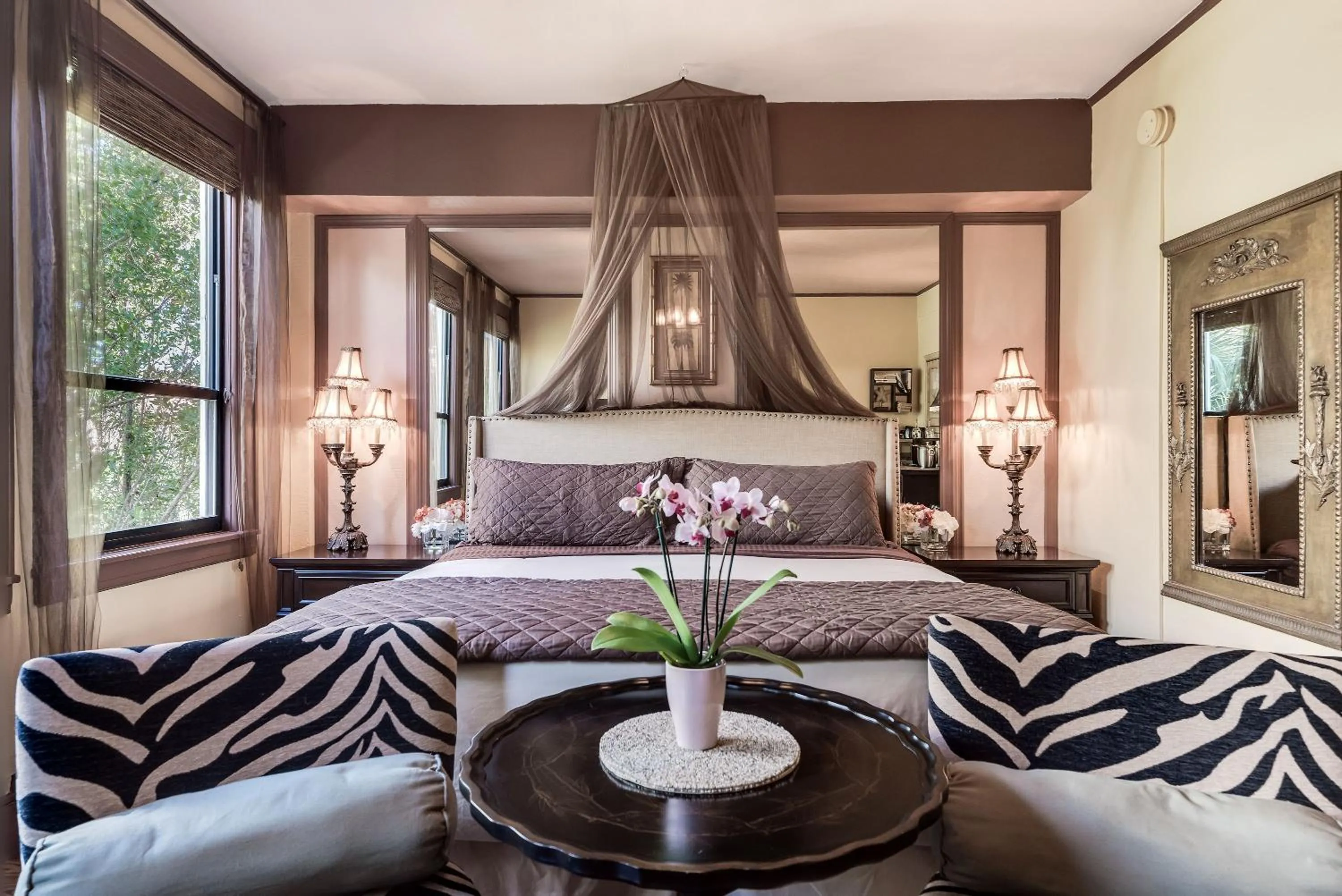 Bed in Hemingway Suites at Palm Beach Hotel Island