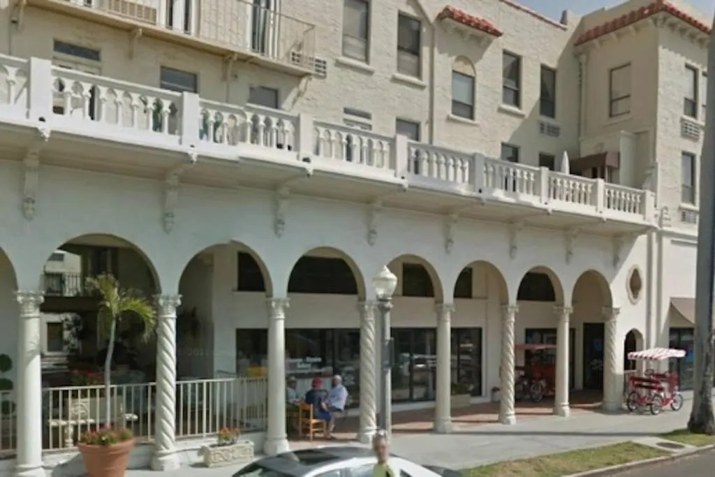 Property building in Hemingway Suites at Palm Beach Hotel Island