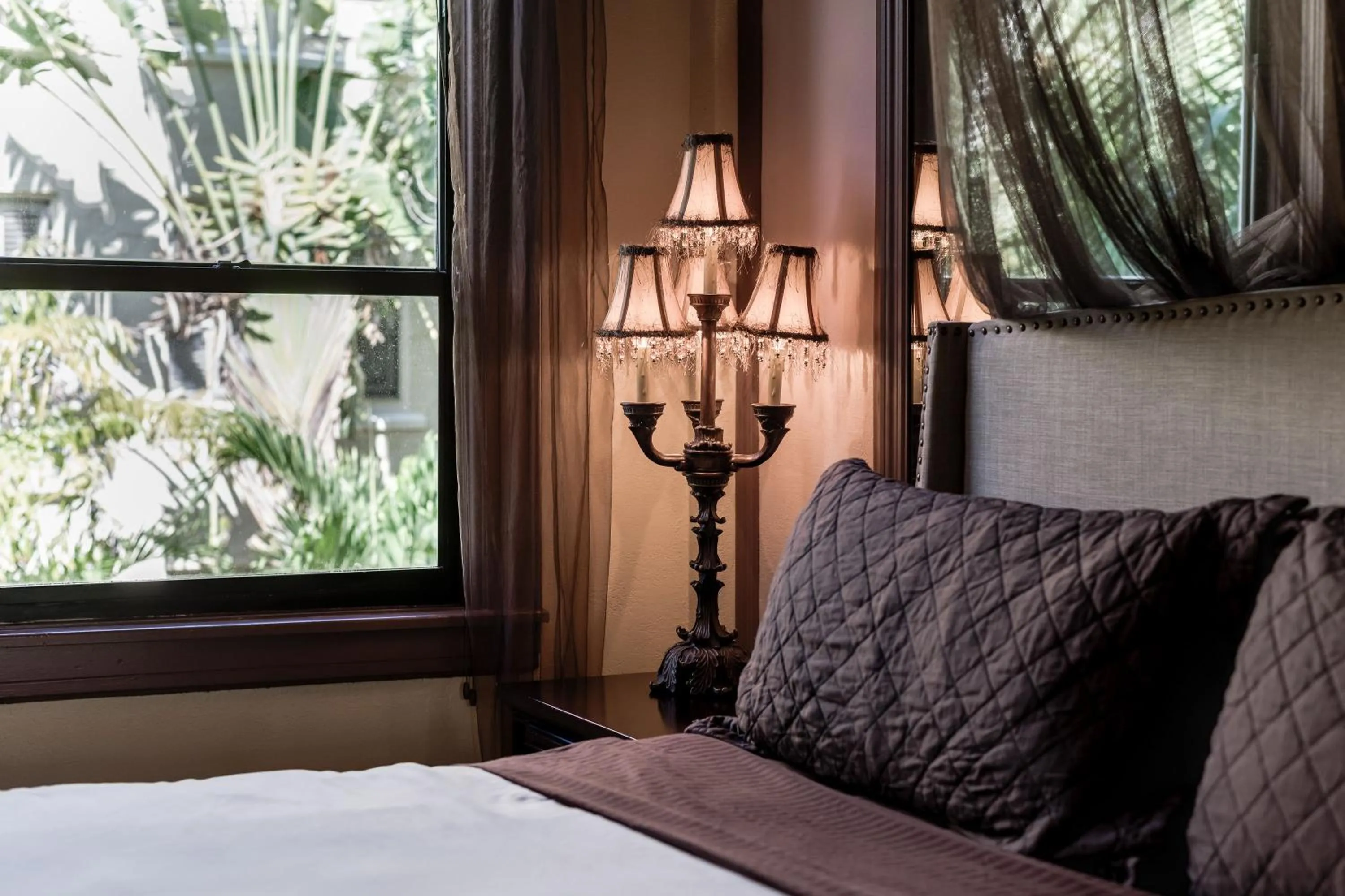 Garden view, Bed in Hemingway Suites at Palm Beach Hotel Island