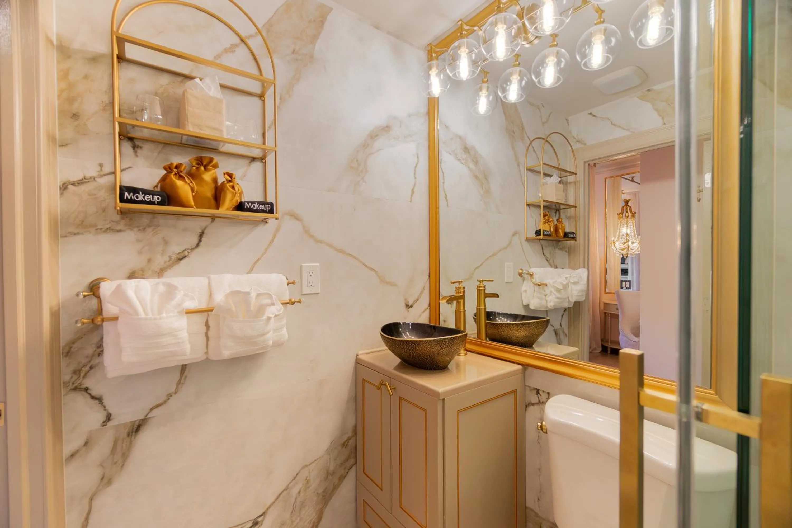 Bed in Hemingway Suites at Palm Beach Hotel Island