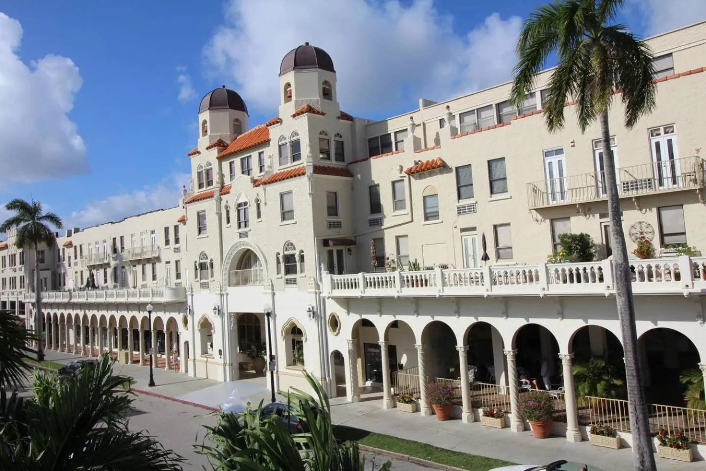 Property building in Hemingway Suites at Palm Beach Hotel Island