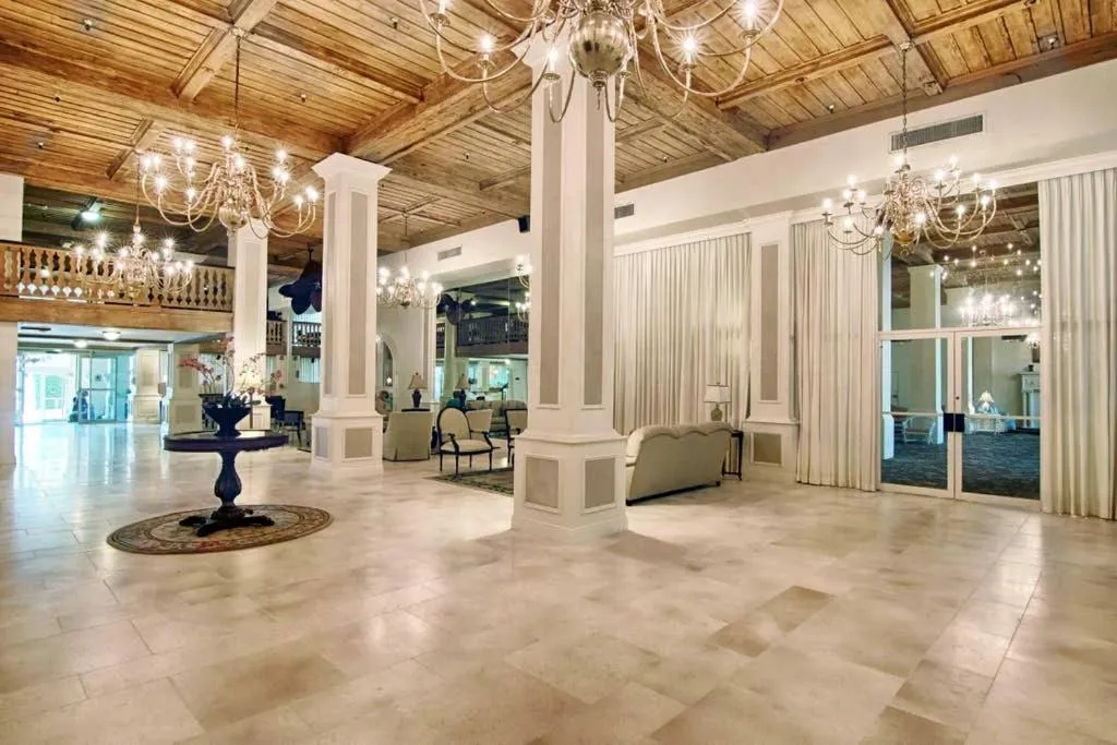 Lobby or reception in Hemingway Suites at Palm Beach Hotel Island